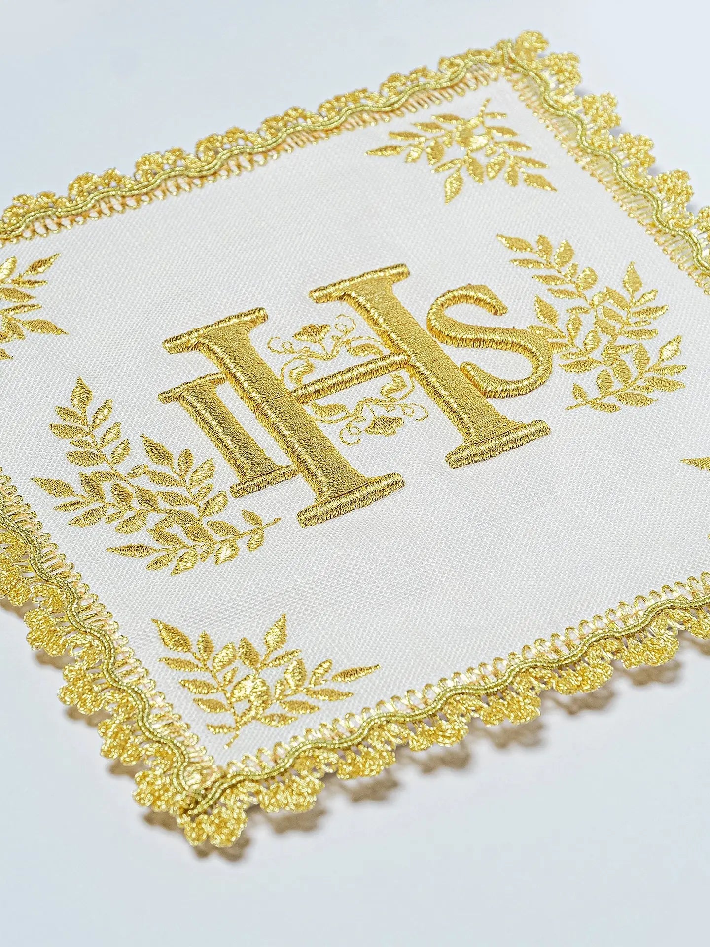 Ensemble de calice richement décoré avec motif IHS