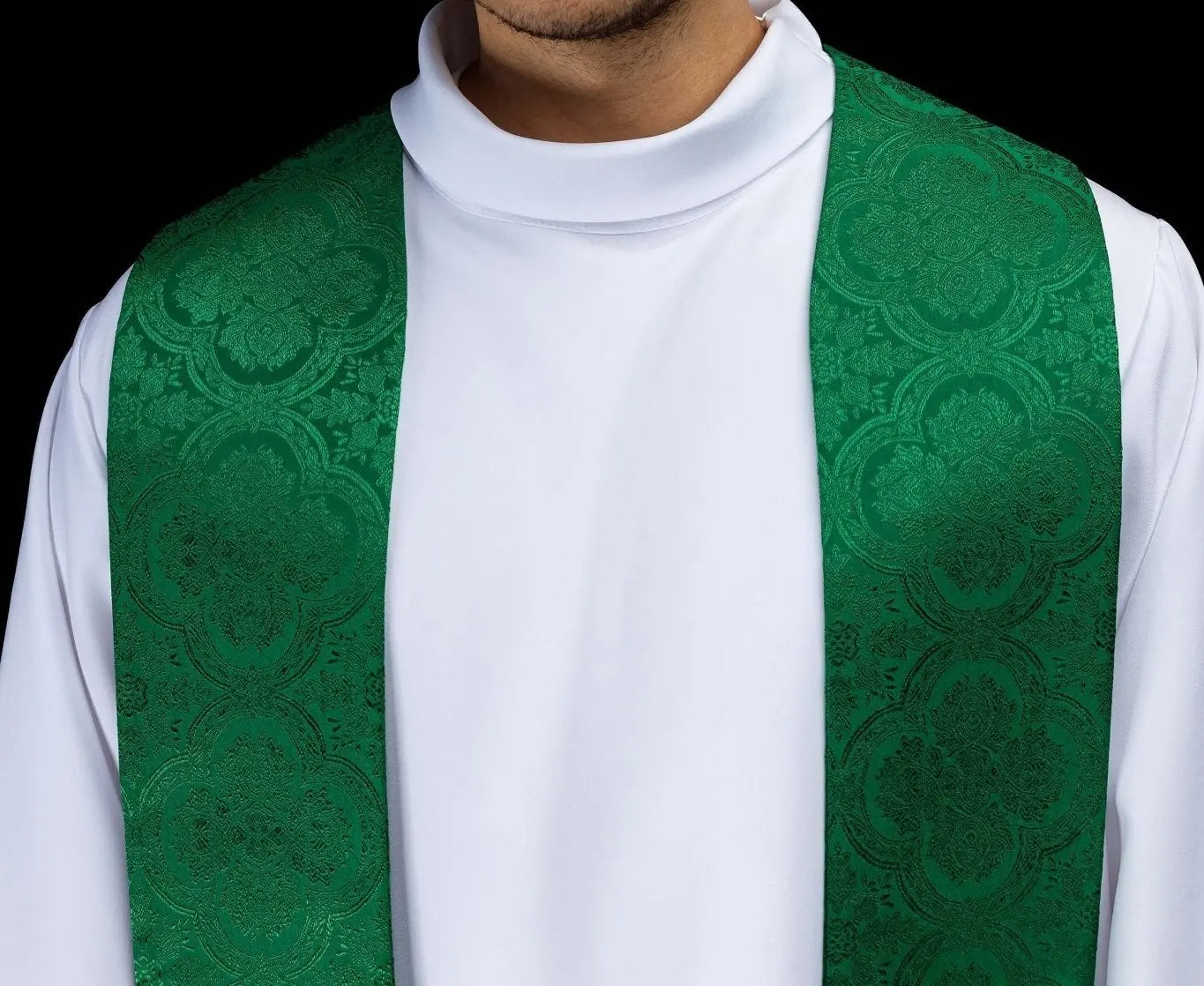 Étole jacquard verte avec Croix brodée