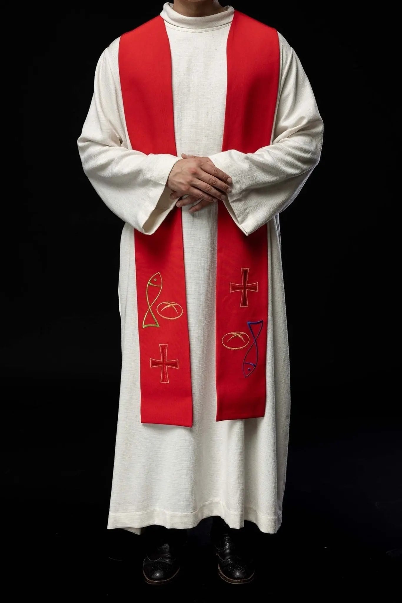 Étola de prêtre rouge brodée avec motif Croix du Pain de Poisson