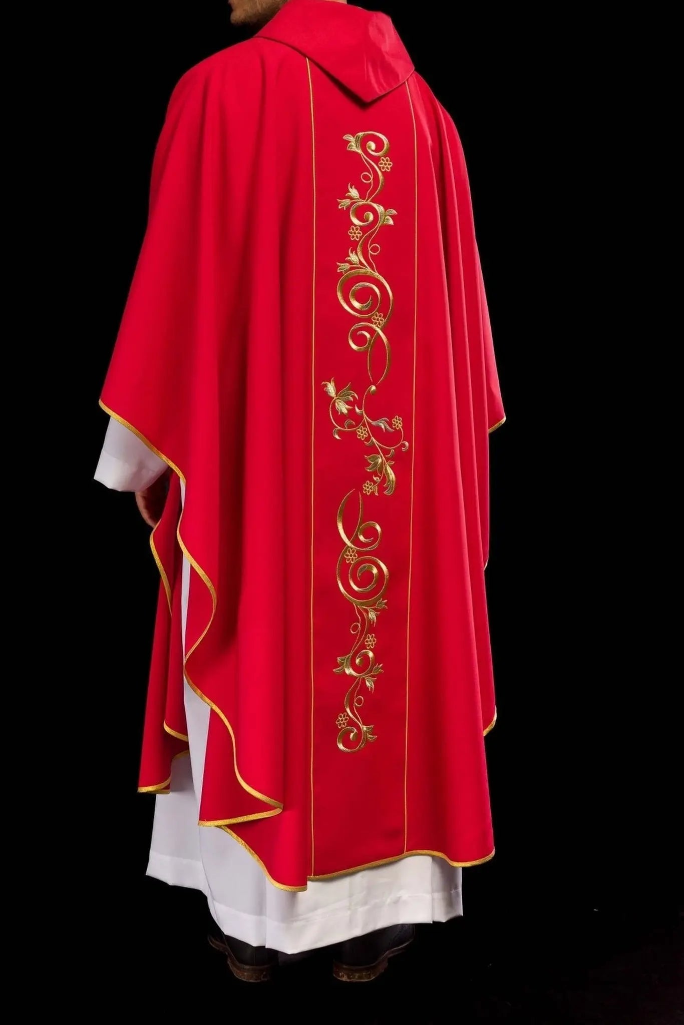 Chasuble rouge brodée avec IHS