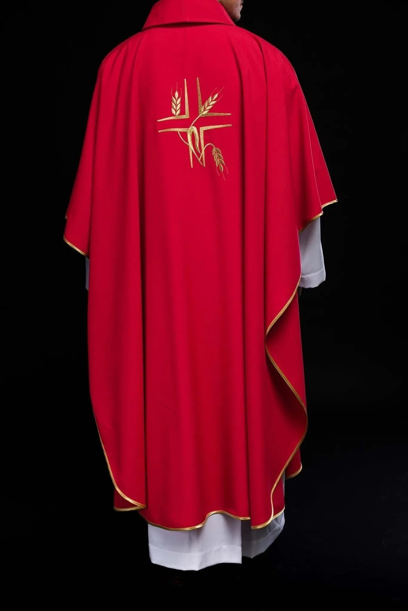 Chasuble rouge avec broderie de la Croix et des Pointes
