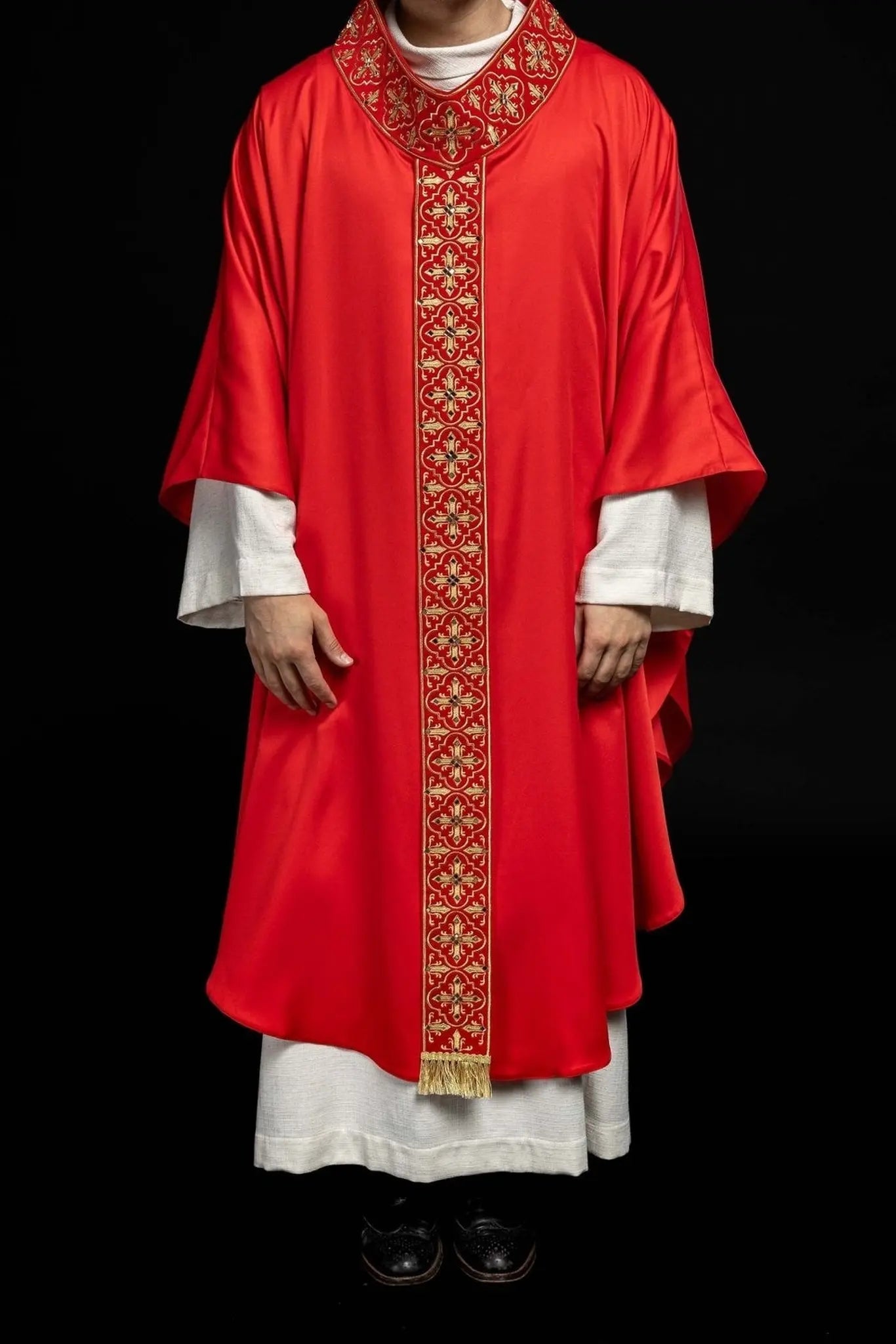 Red chasuble decorated with 500 stones with narrow band