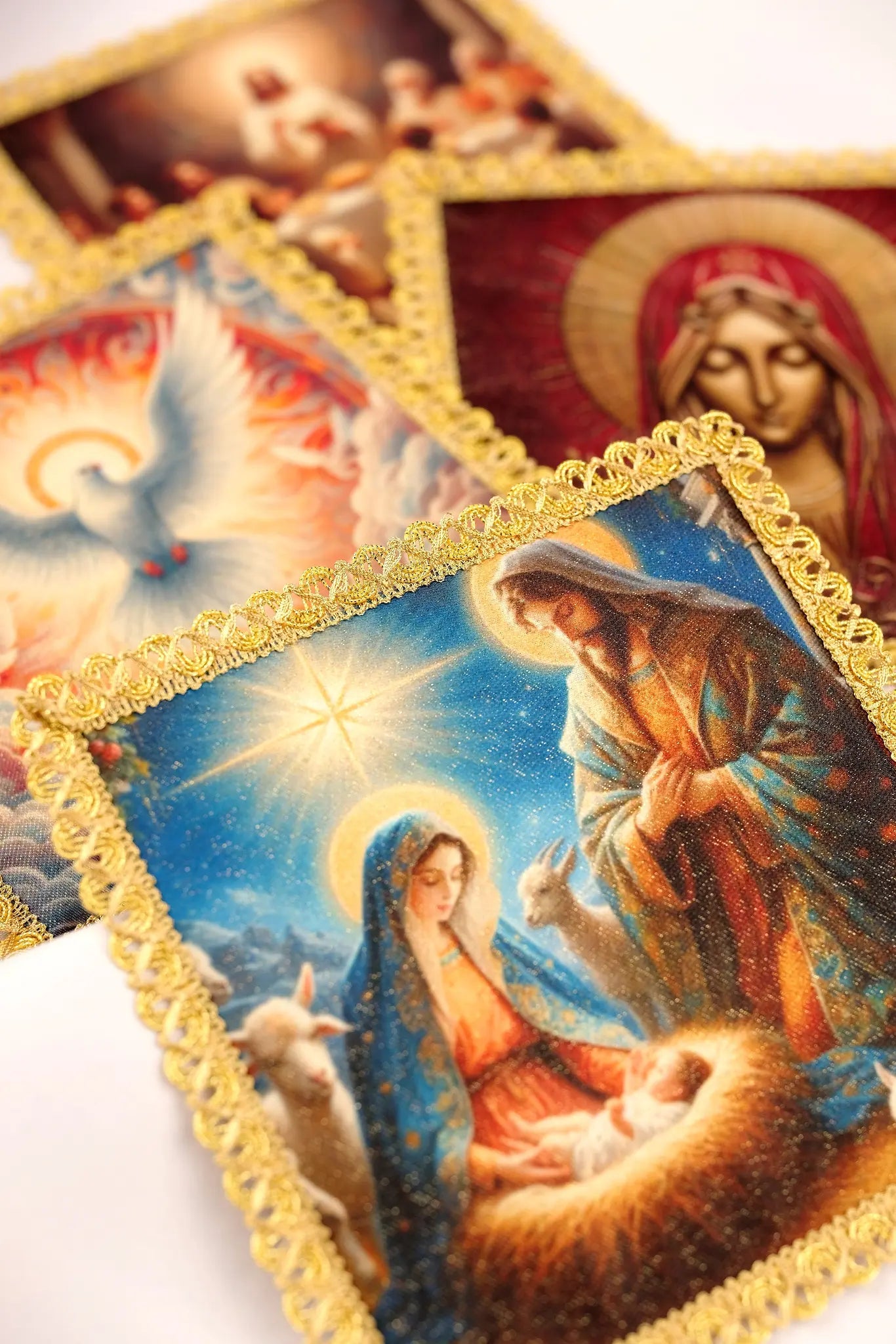 Ensemble de quatre piquets pour diverses célébrations liturgiques