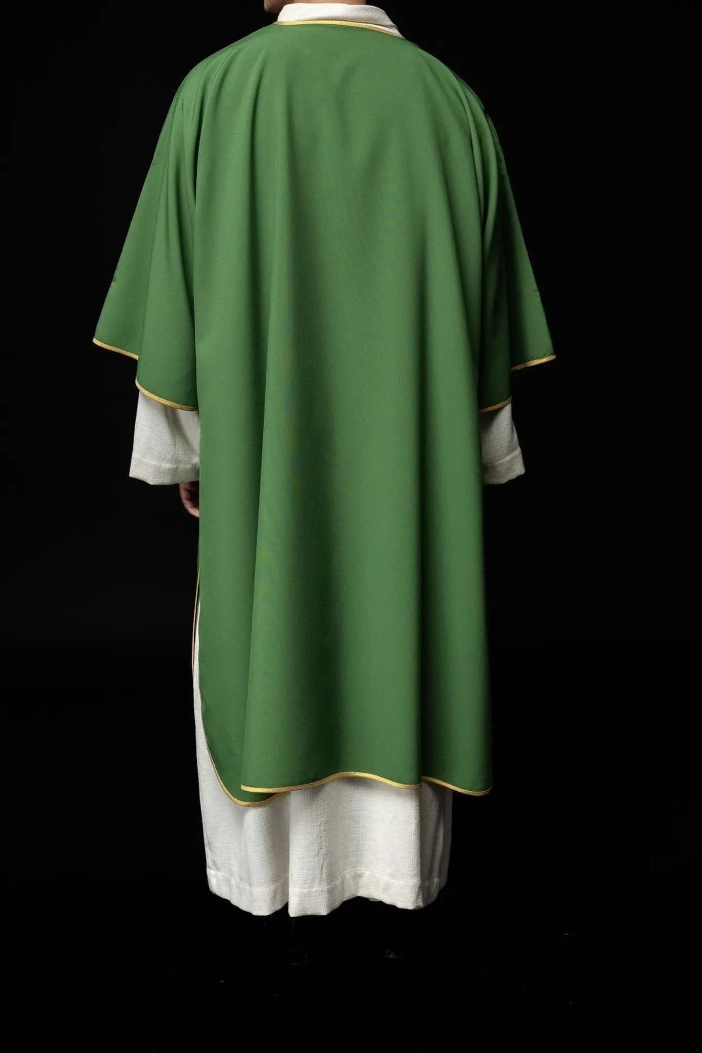 Dalmatique verte unie avec bordure dorée