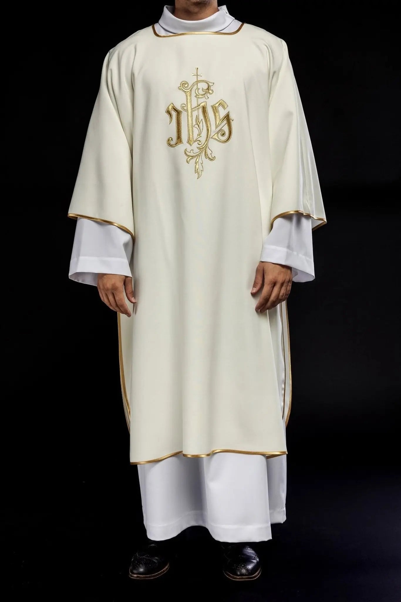 Dalmatics avec broderie IHS en écru