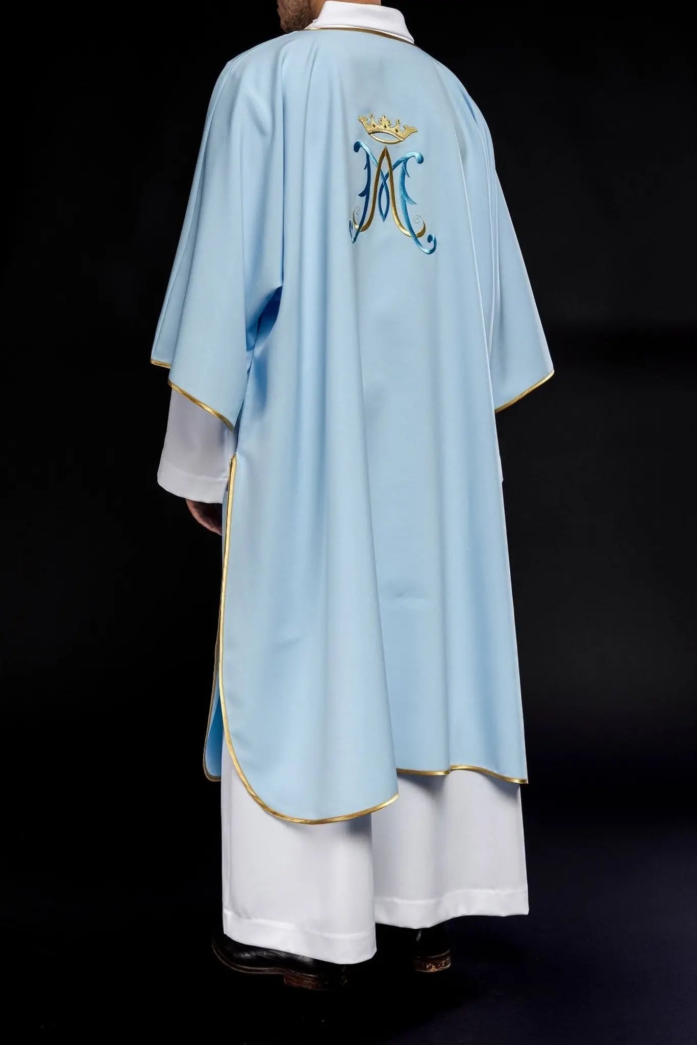 Dalmatique avec broderie mariale bleue