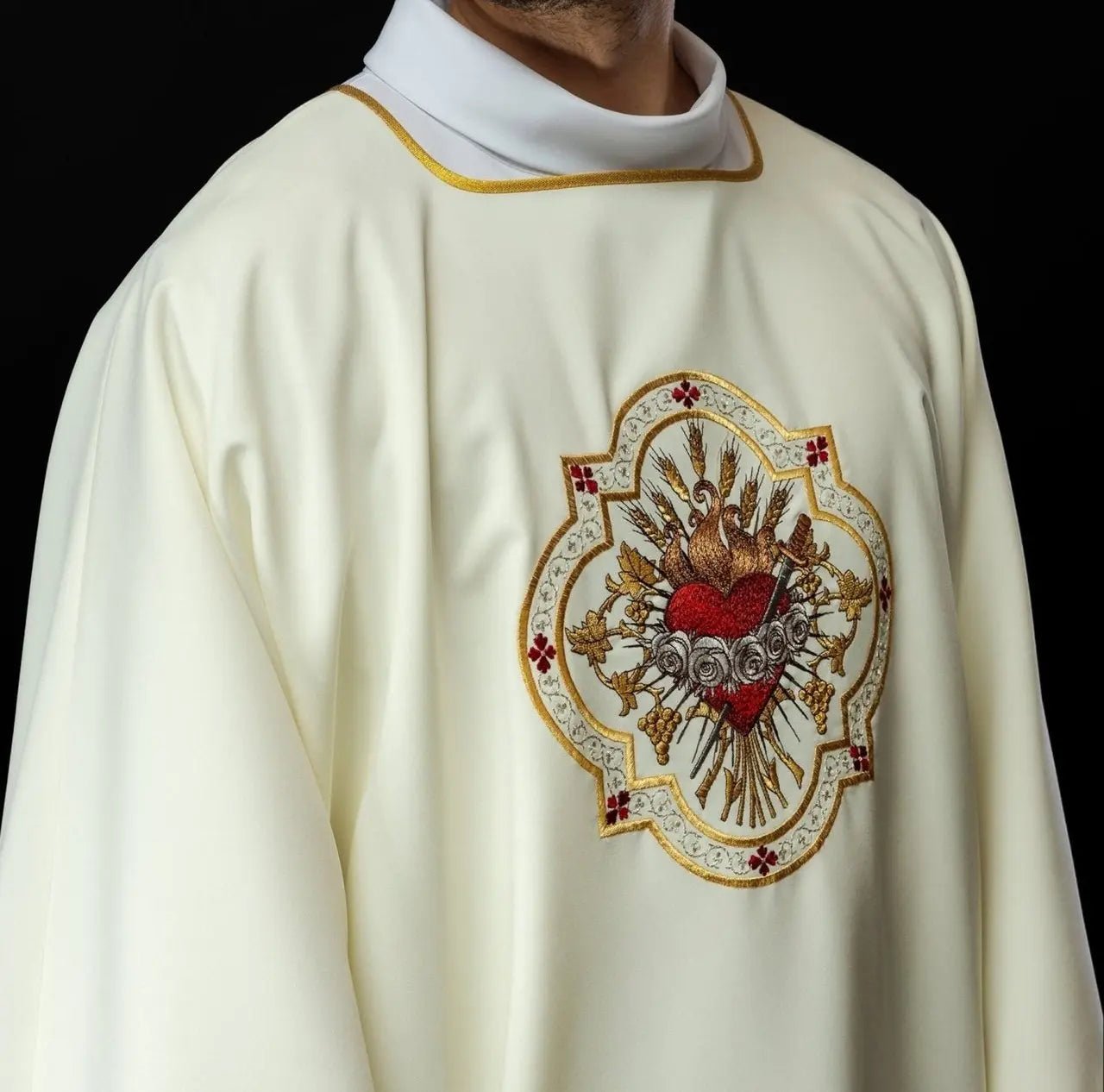 Dalmatics avec motif du Cœur de Jésus