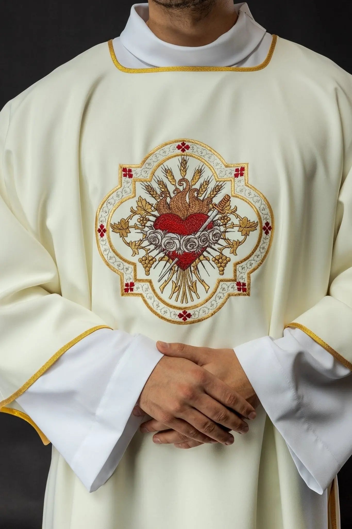 Dalmatics avec motif du Cœur de Jésus
