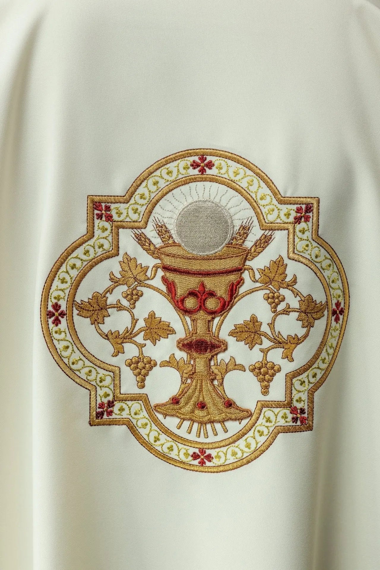 Dalmatica with the motif of the Heart of Jesus and the Eucharistic Chalice