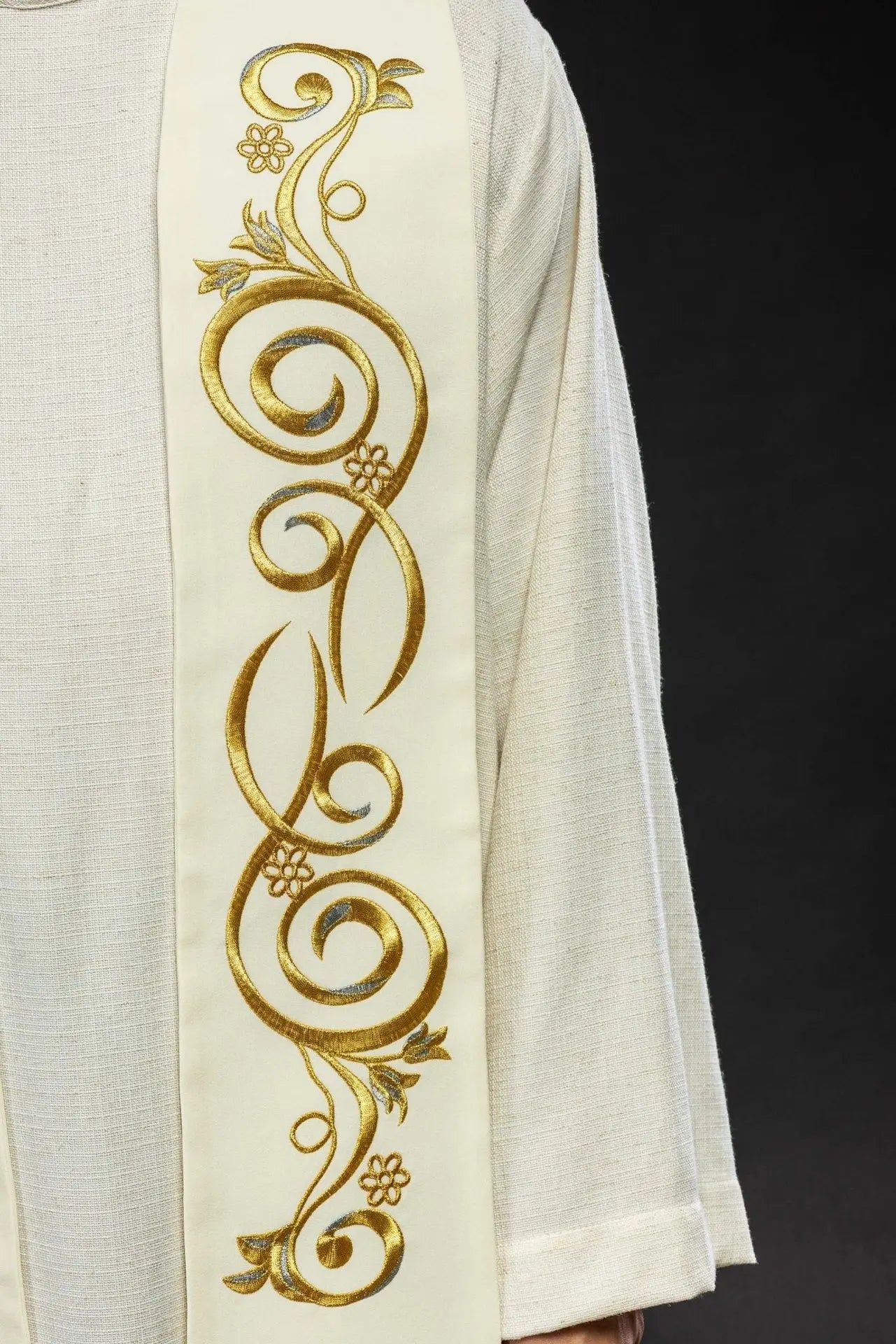 Longue étole de mariage brodée couleur crème