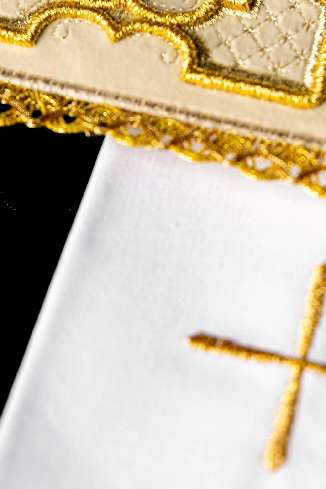 Ecru Chalice Linen Set with Velvet Pall and Gold Embroidery - HAFTINA ATELIER