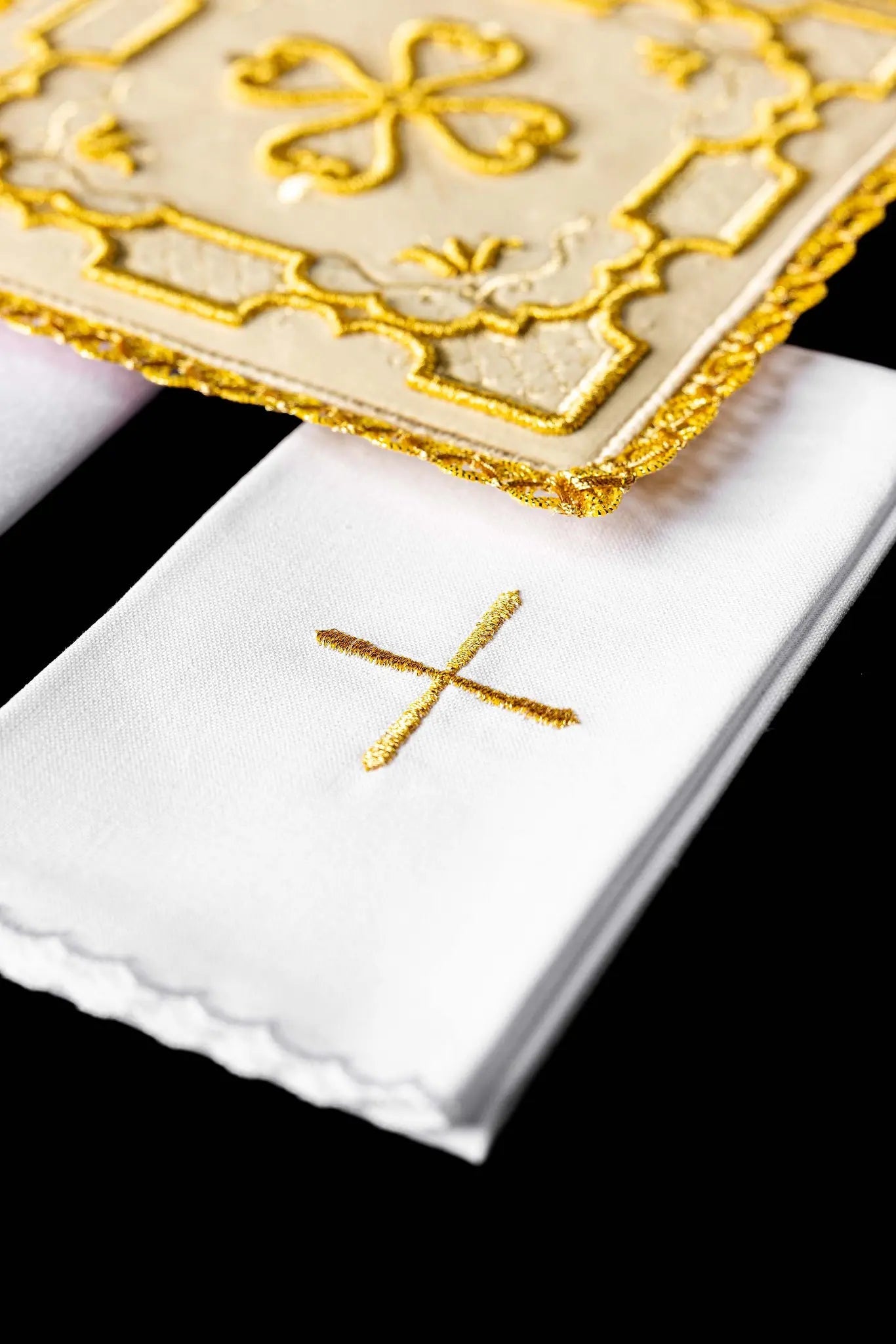 Ecru Chalice Linen Set with Velvet Pall and Gold Embroidery - HAFTINA ATELIER