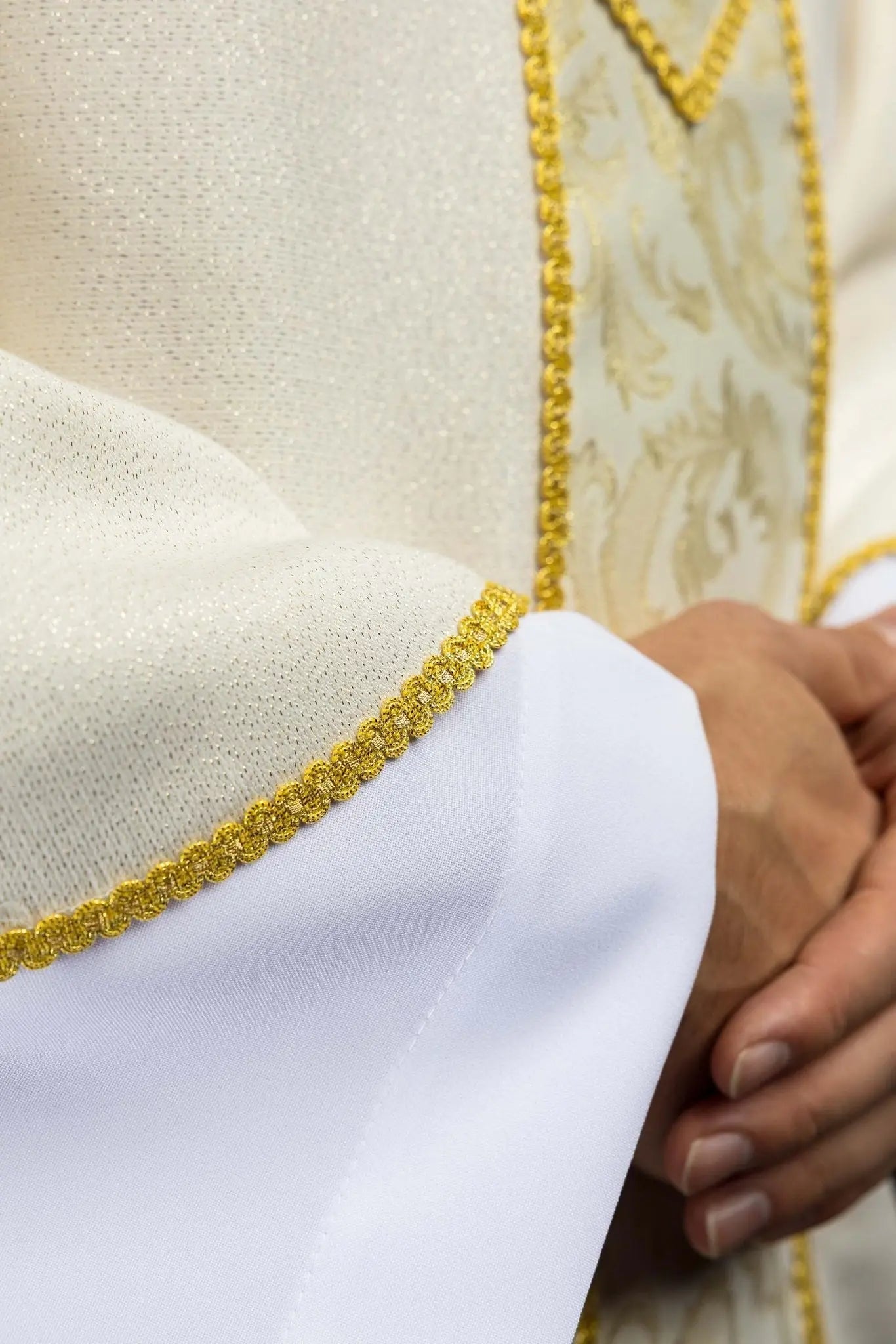 Ecru Chasuble with Gold Cross and Jacquard Fabric - HAFTINA ATELIER