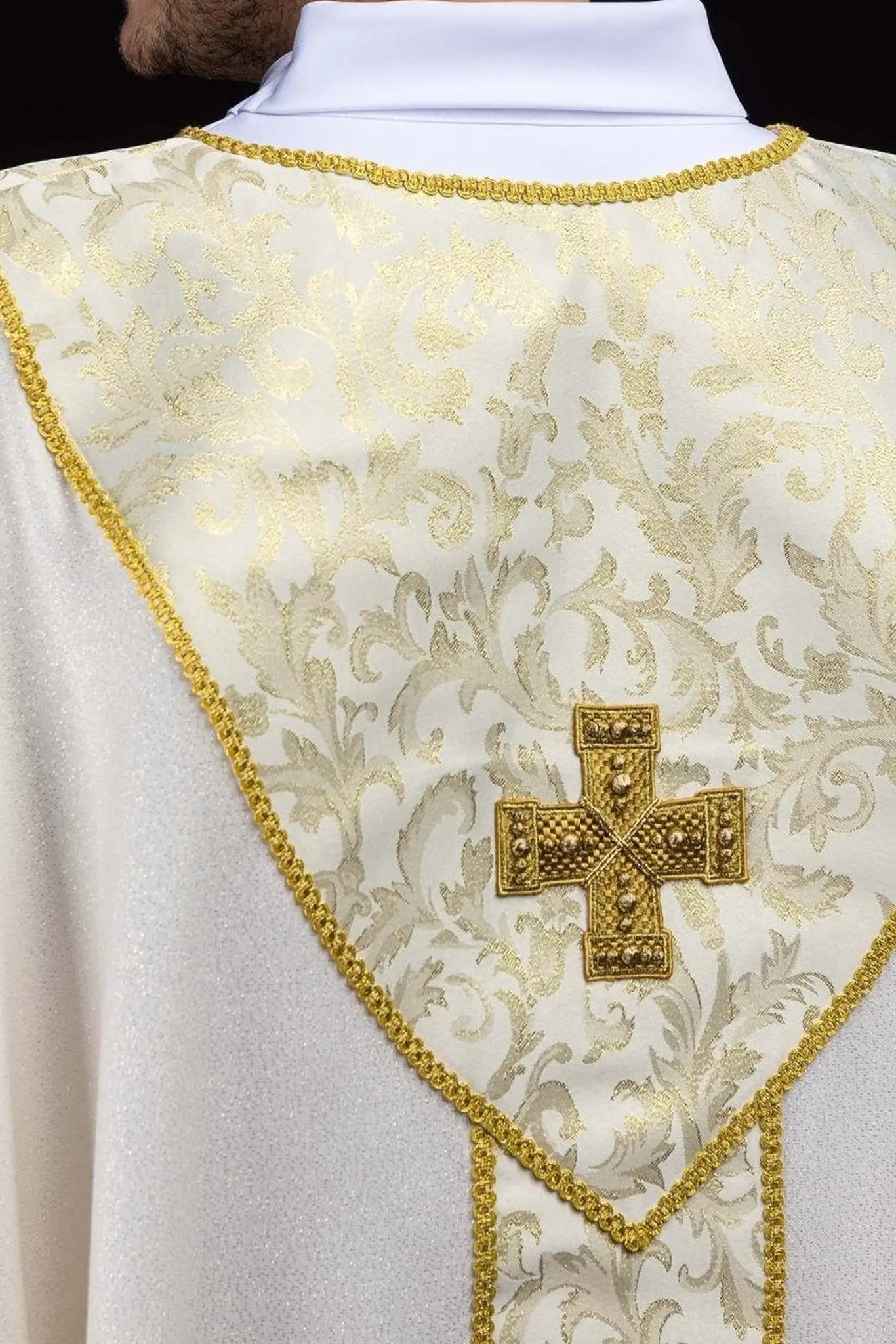 Ecru Chasuble with Gold Cross and Jacquard Fabric - HAFTINA ATELIER