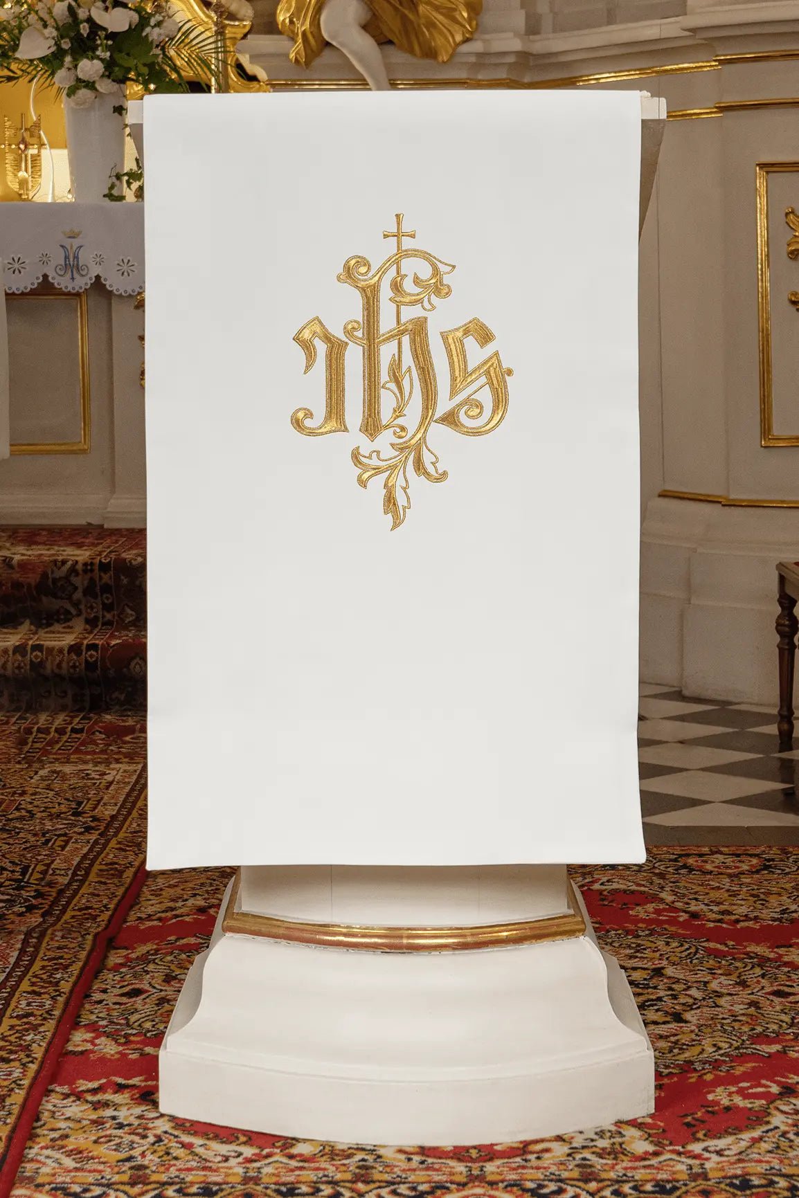 Nappe de lutrin brodée avec symbole IHS
