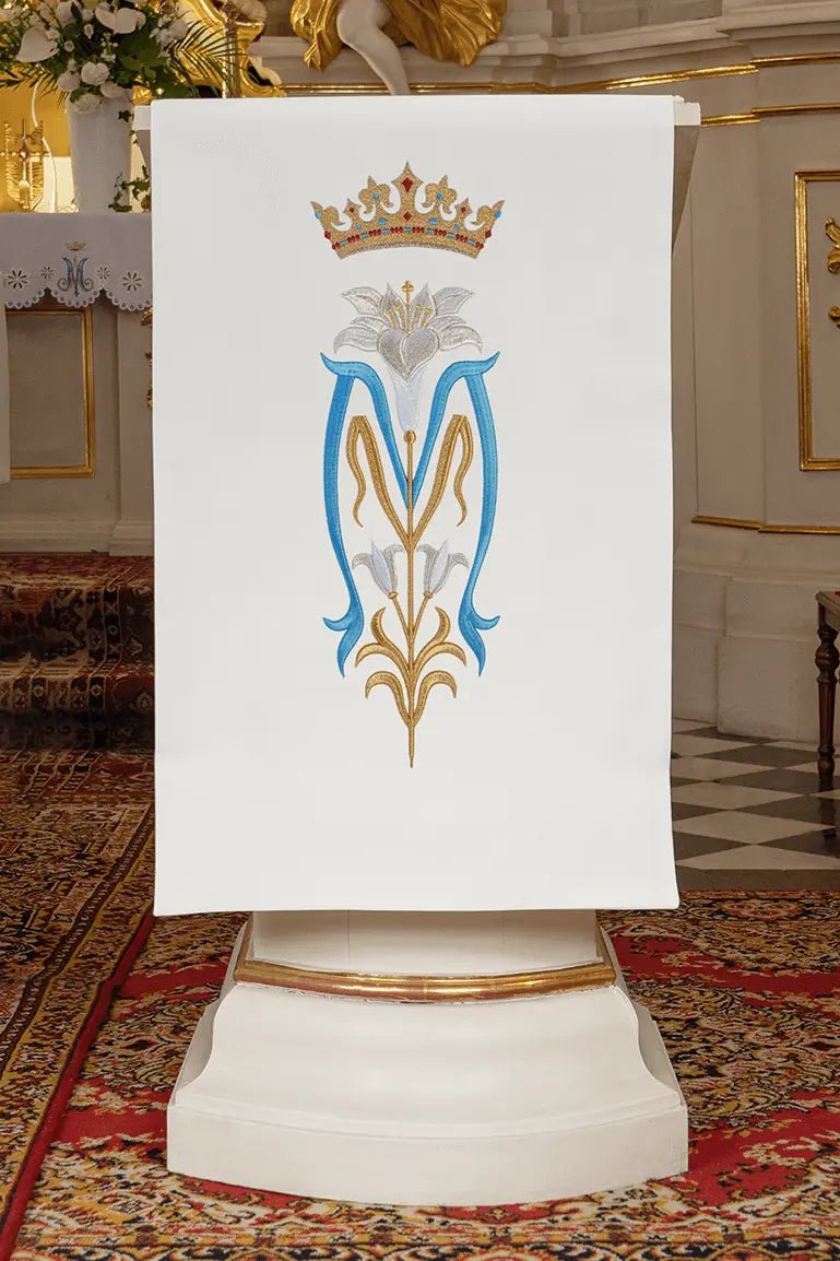 Ornement pour lectorium avec broderie mariale