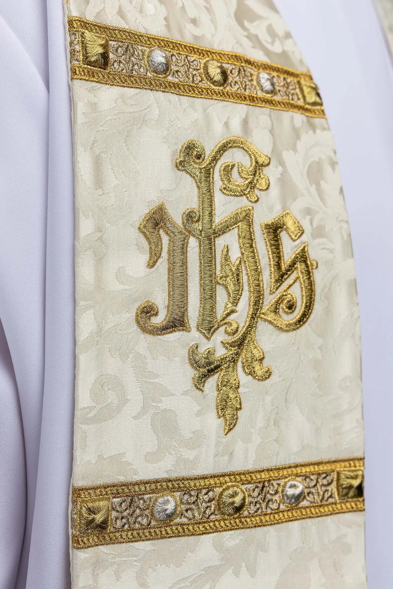 Ecru Stole with Holy Family and IHS Embroidery on Ornamental Fabric - HAFTINA ATELIER