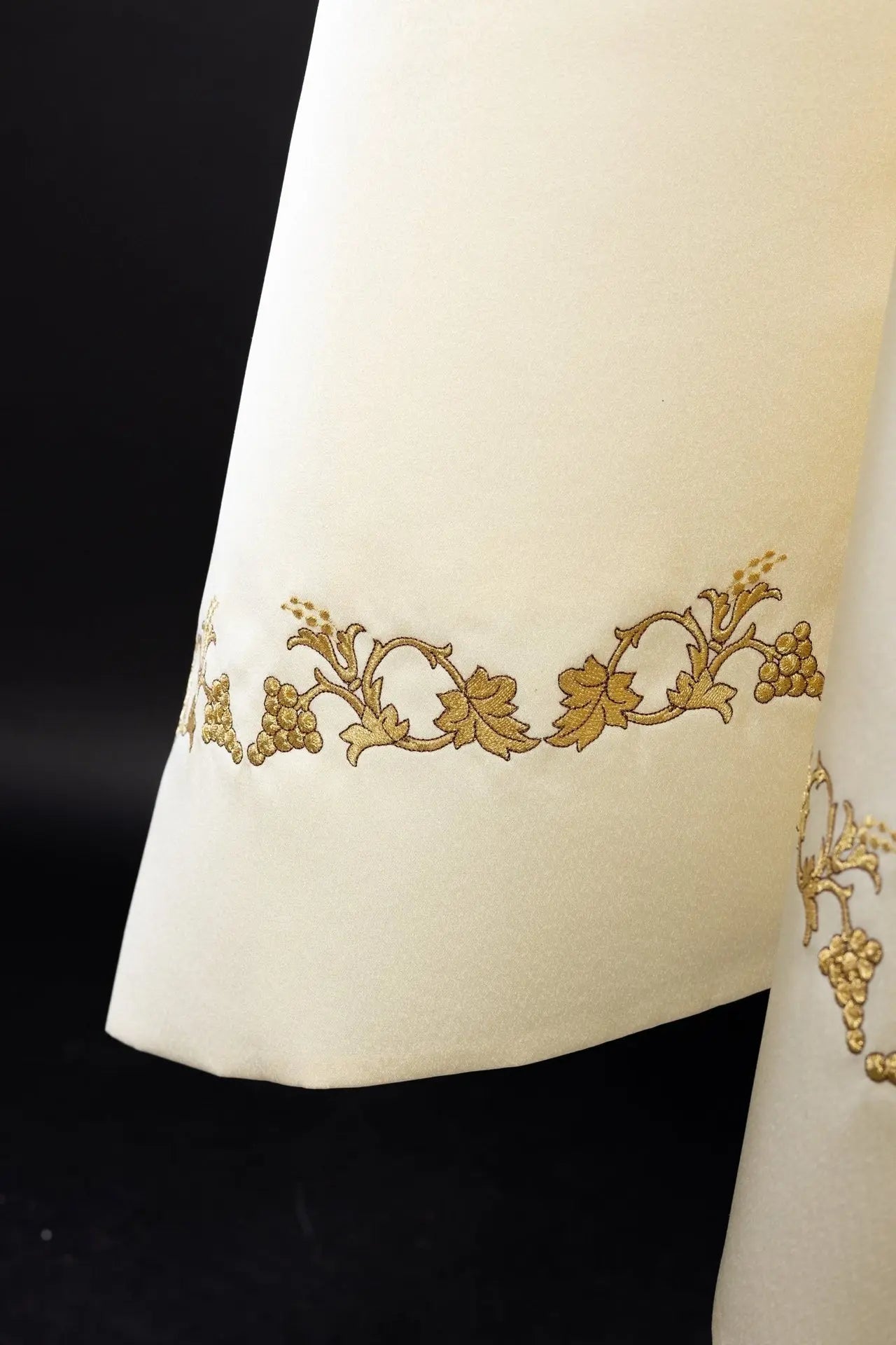 Voile d'épaule liturgique écru avec motif de calice brodé