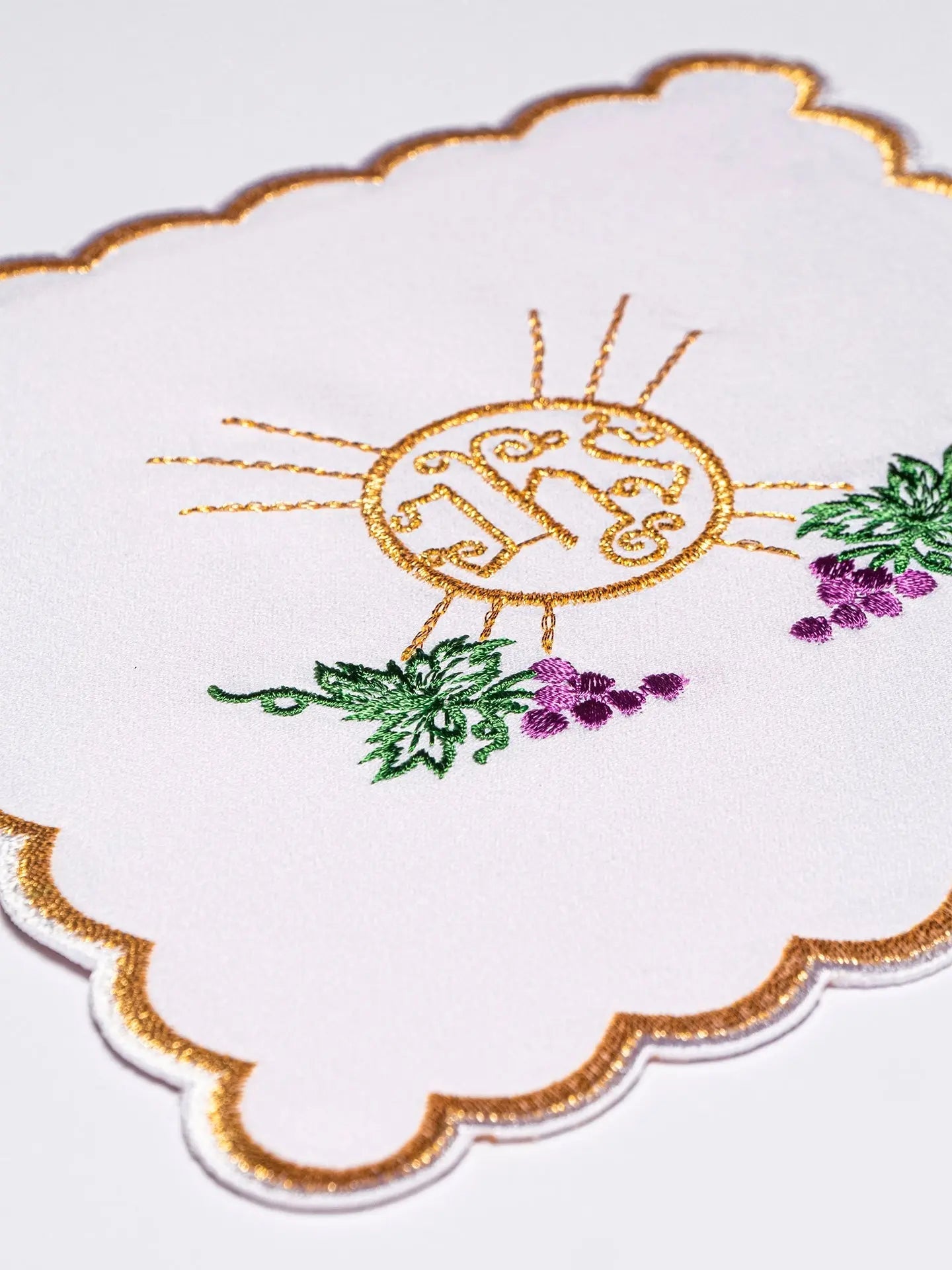 Embroidered chalice linen with grapes IHS - HAFTINA ATELIER