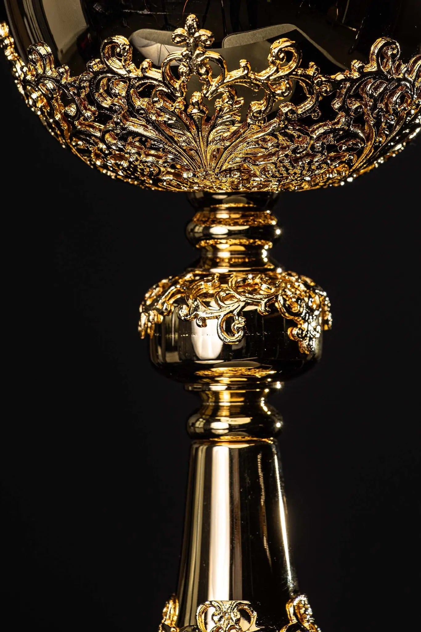 Handmade Gold-Plated Ciborium with Imitation Sapphires - HAFTINA ATELIER