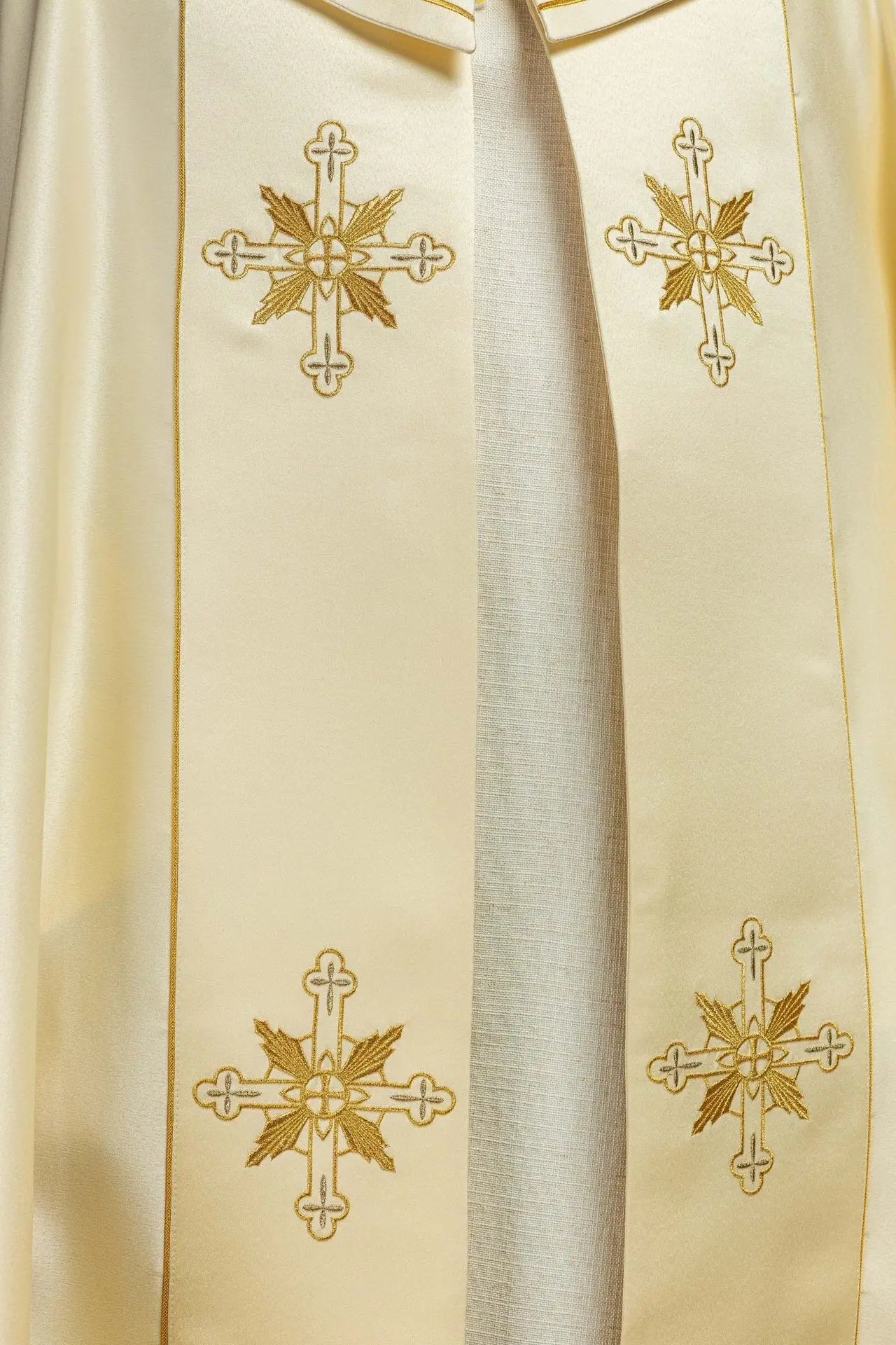 Cape eucharistique monogramme IHS