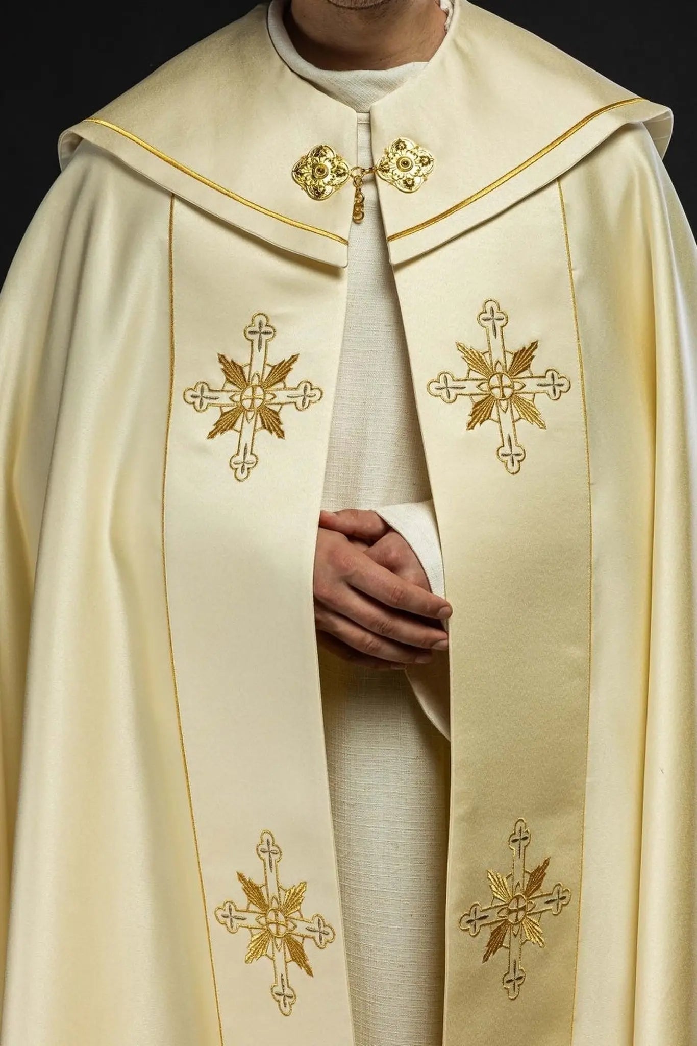 Cape eucharistique monogramme IHS
