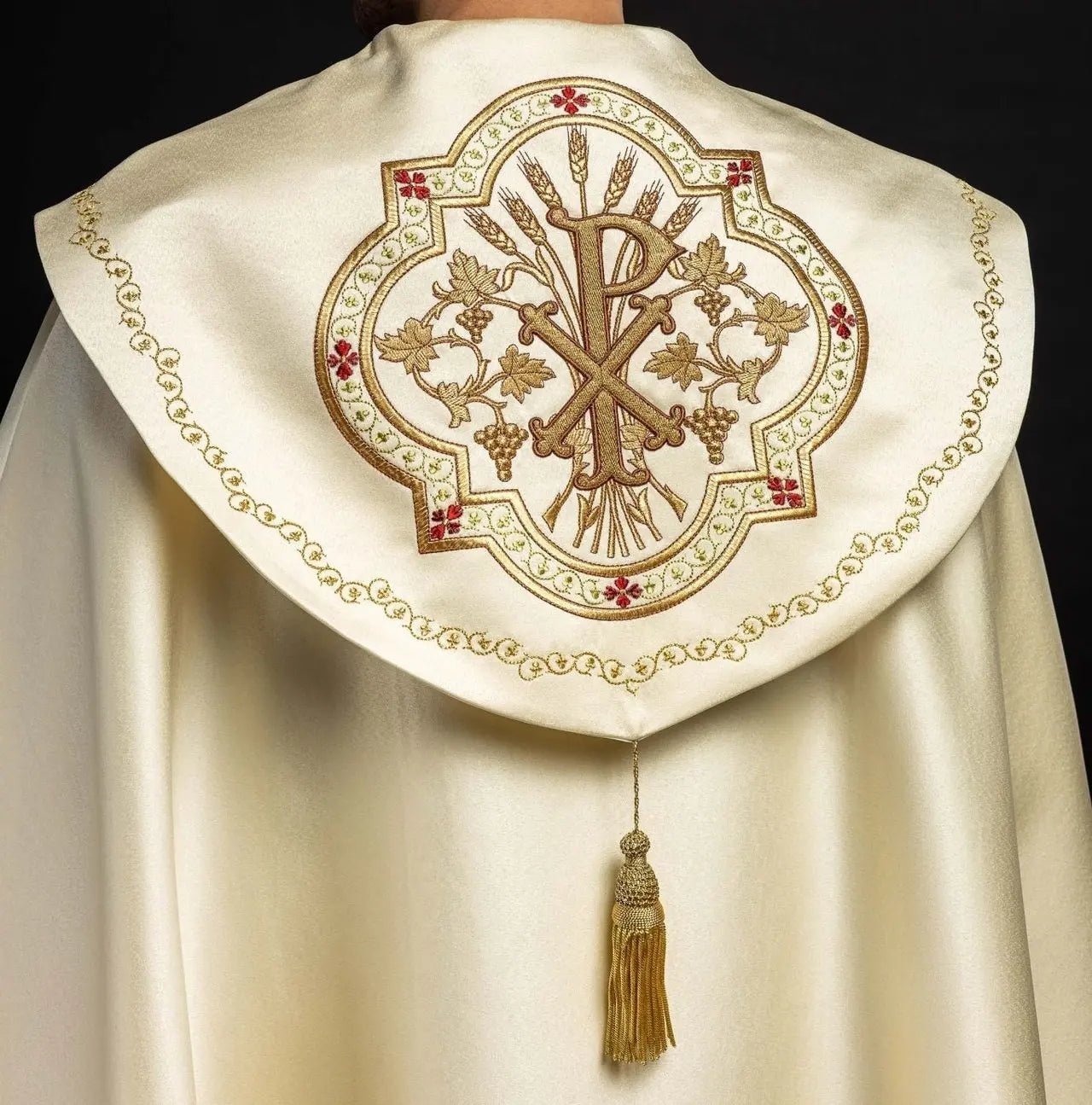 Coiffe eucharistique avec monogramme PAX écru