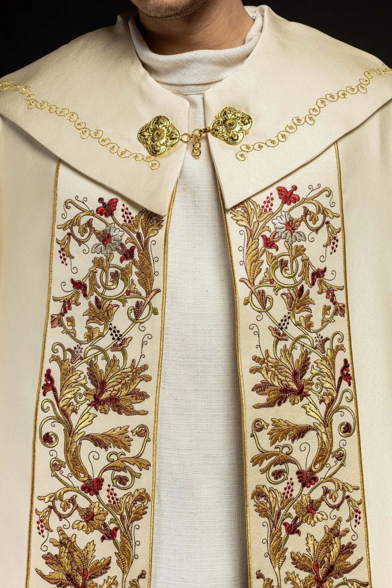Coiffe eucharistique avec monogramme PAX écru