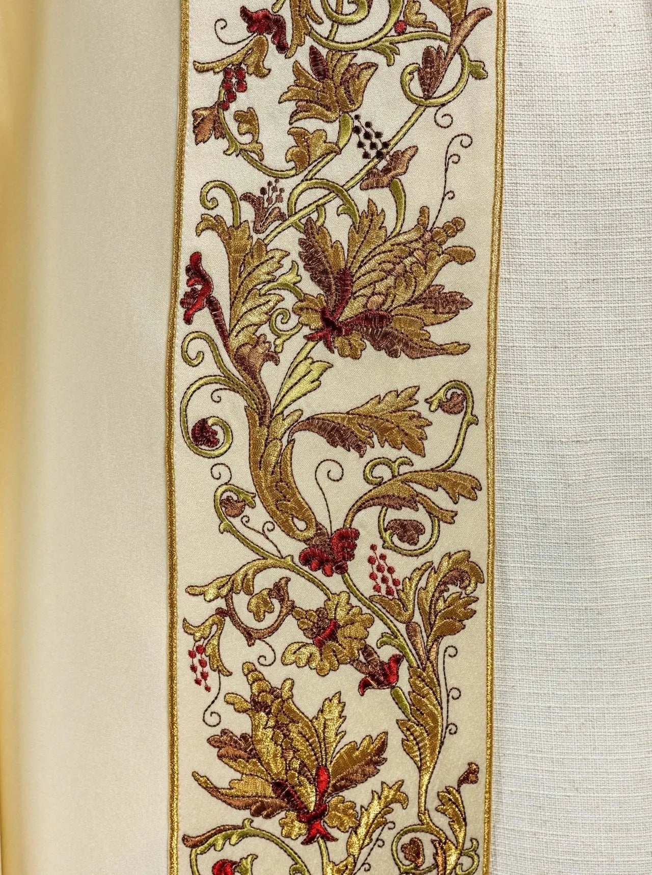 Coiffe eucharistique avec monogramme PAX écru