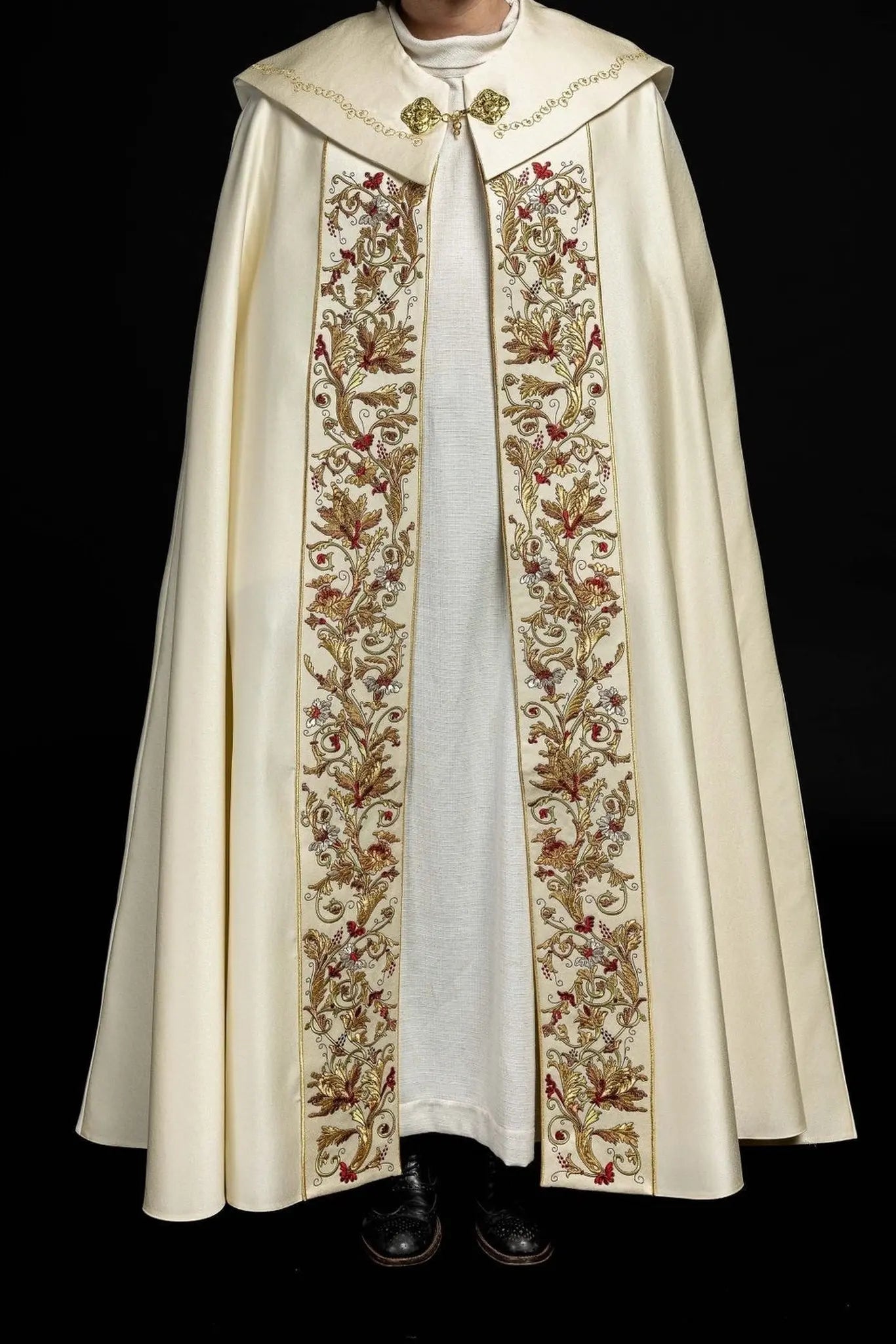 Coiffe eucharistique avec monogramme PAX écru