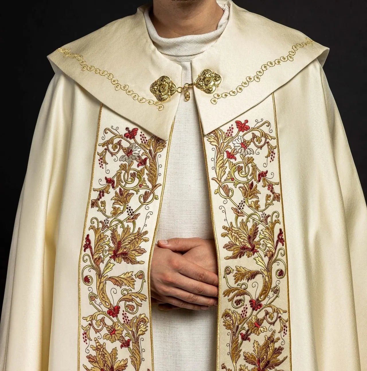 Coiffe eucharistique avec monogramme PAX écru