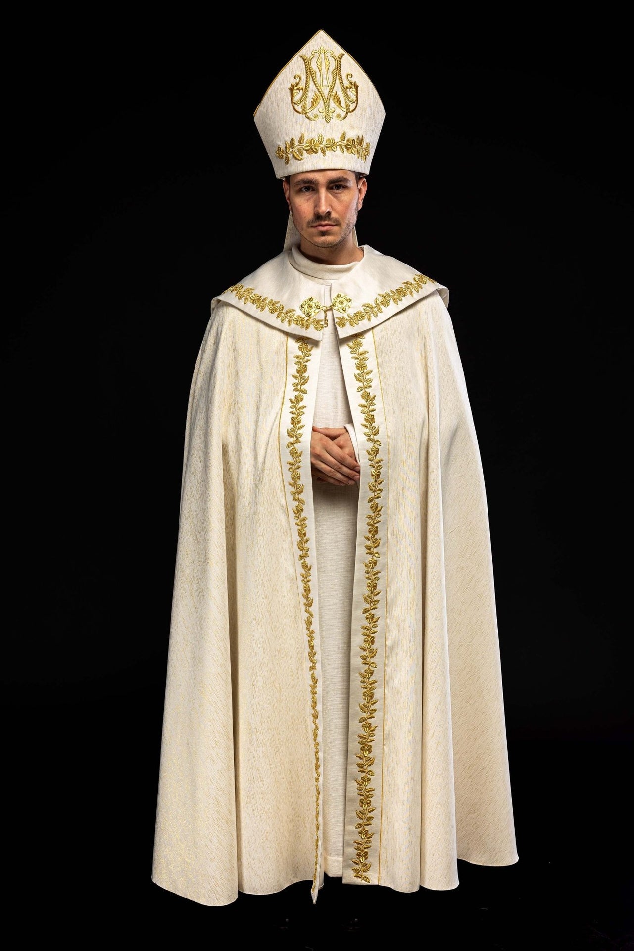 Kapa haftowana maryjna ecru