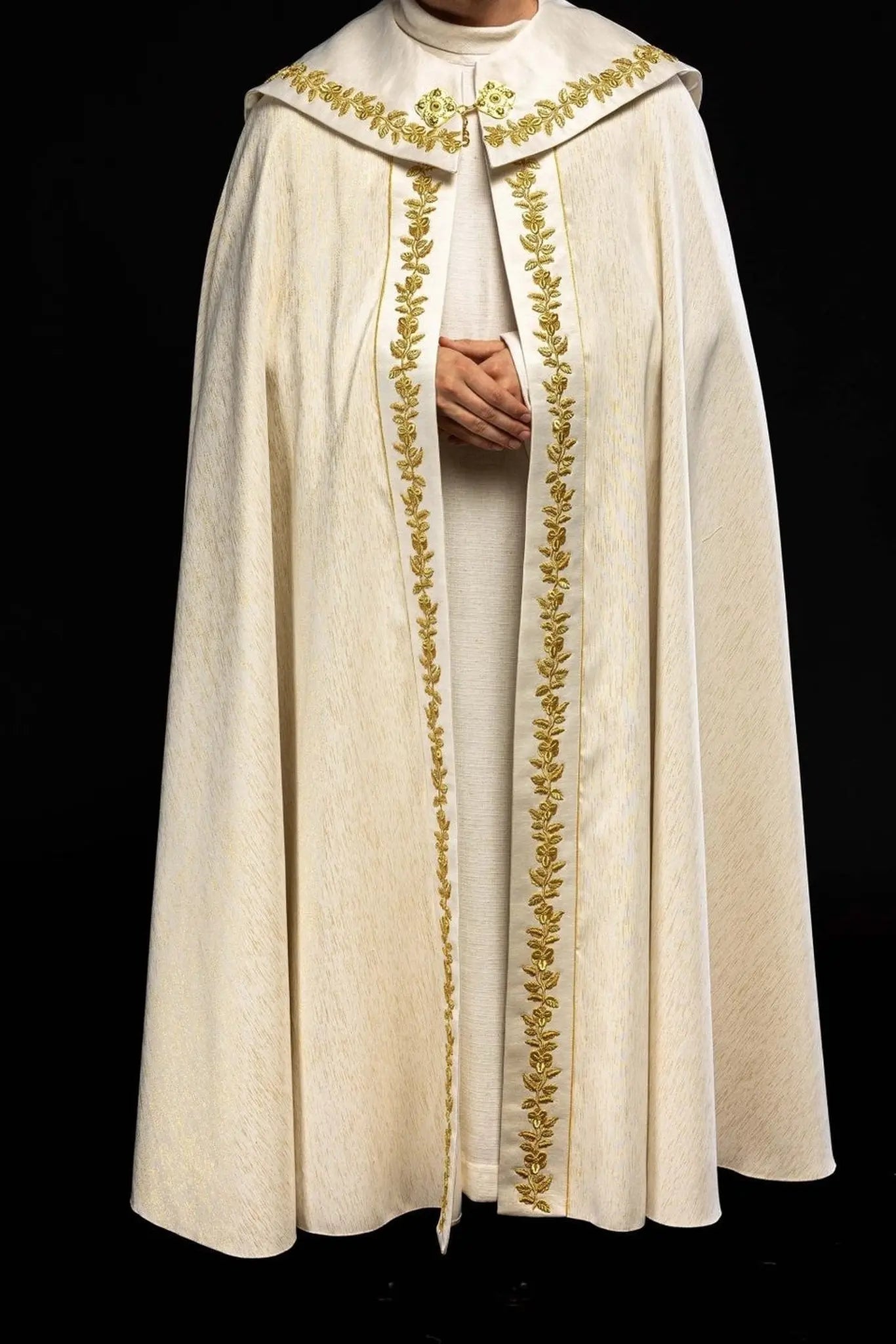 Couvre-lit brodé marial écru