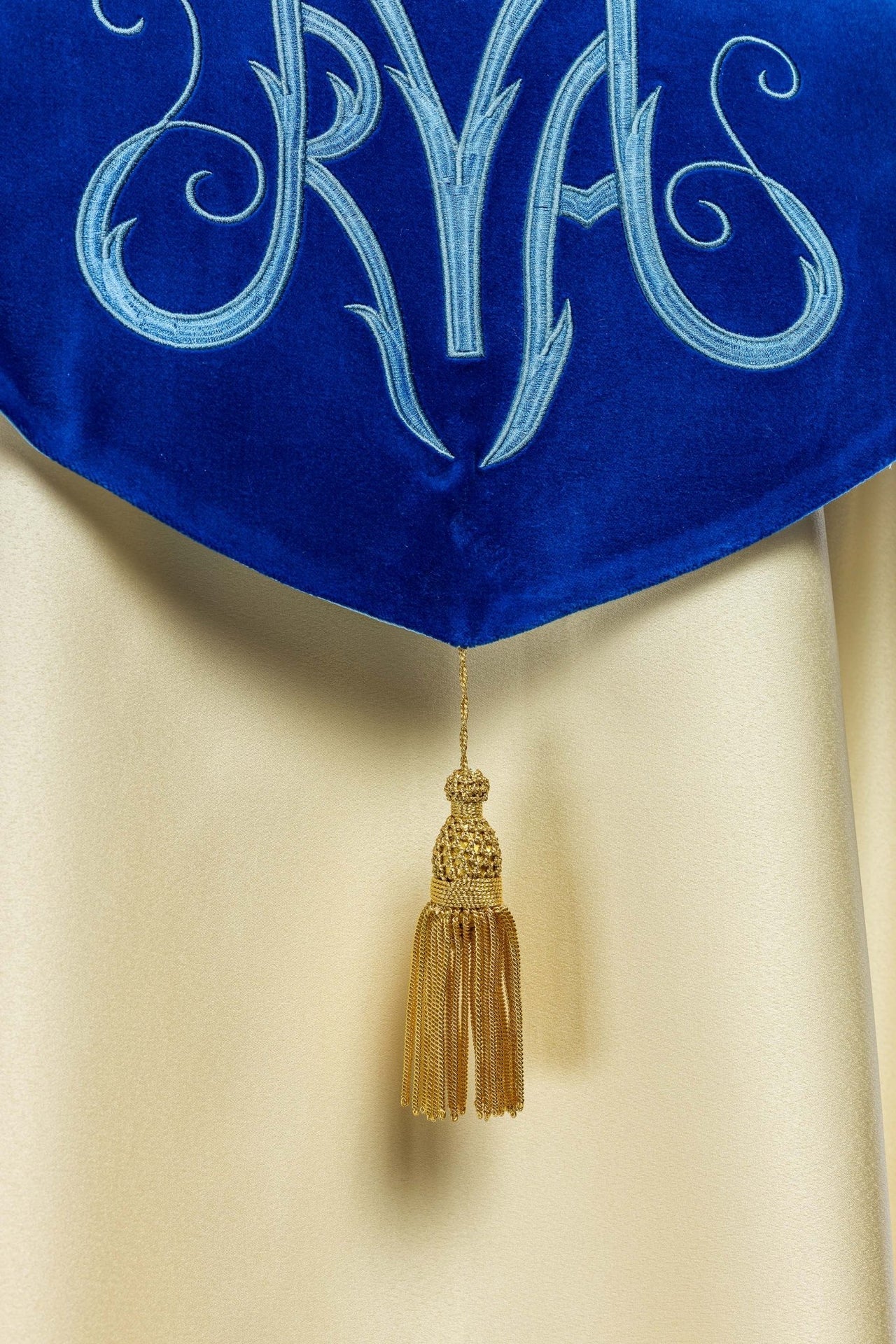 Kapa haftowana Maryjna z aksamitem ecru