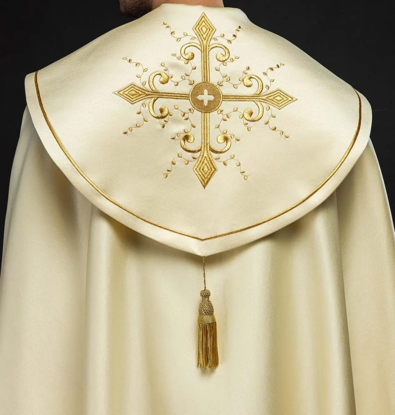 Chapelle liturgique brodée écrue