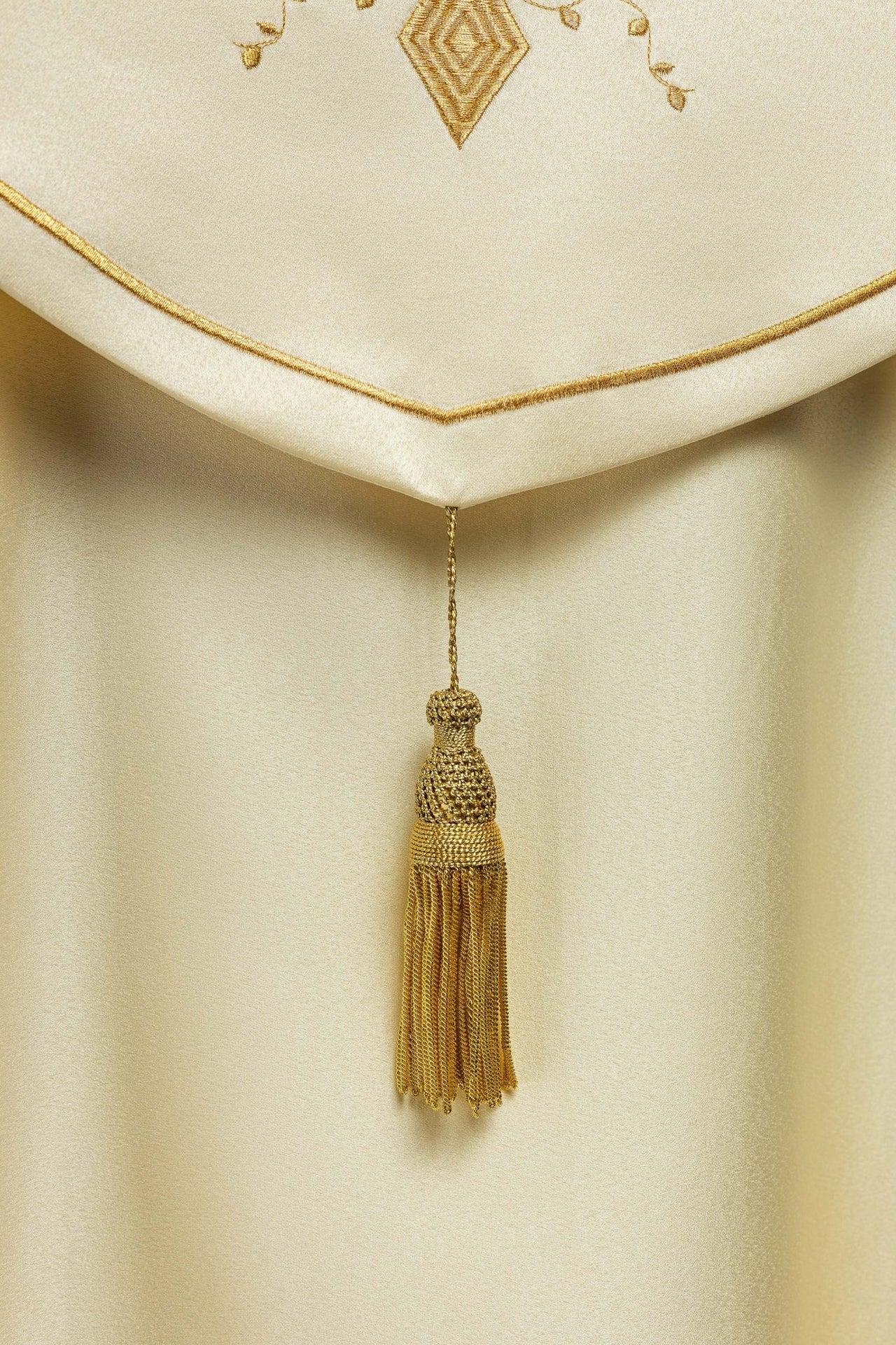 Kapa liturgiczna haftowana ecru