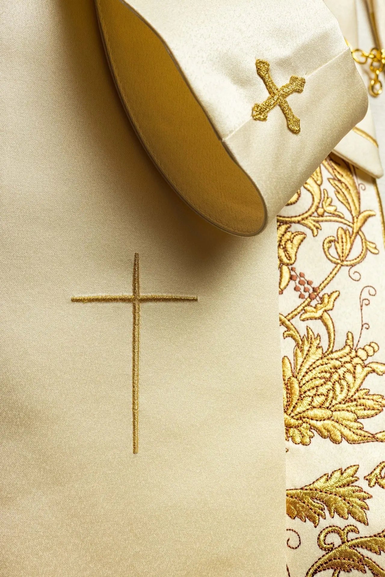 Calice liturgique brodé écru