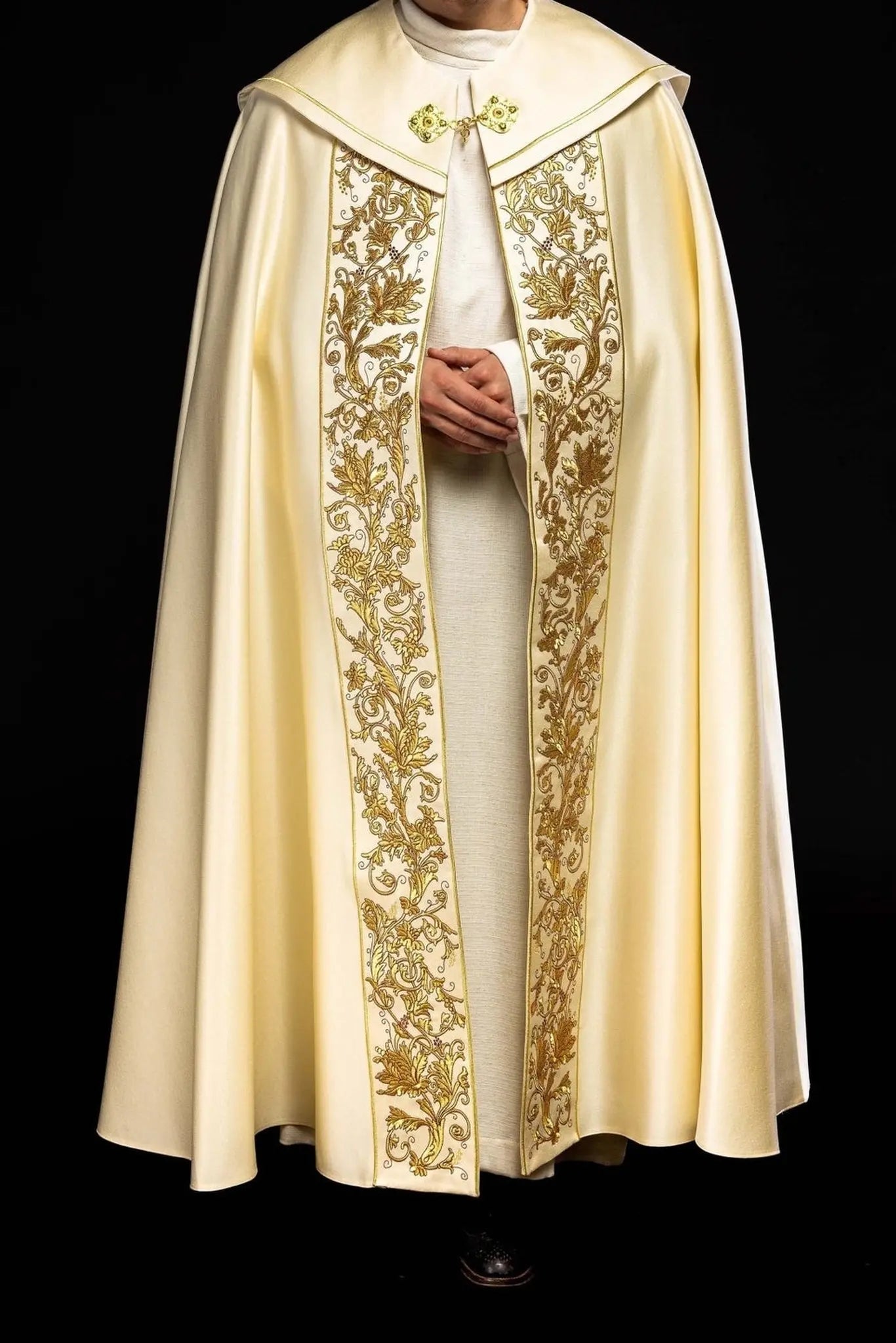 Calice liturgique brodé écru