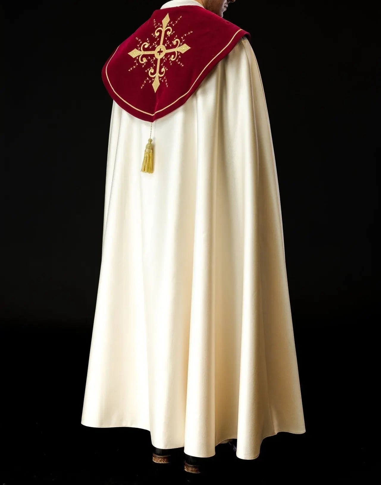 Embroidered liturgical cape with maroon stripe