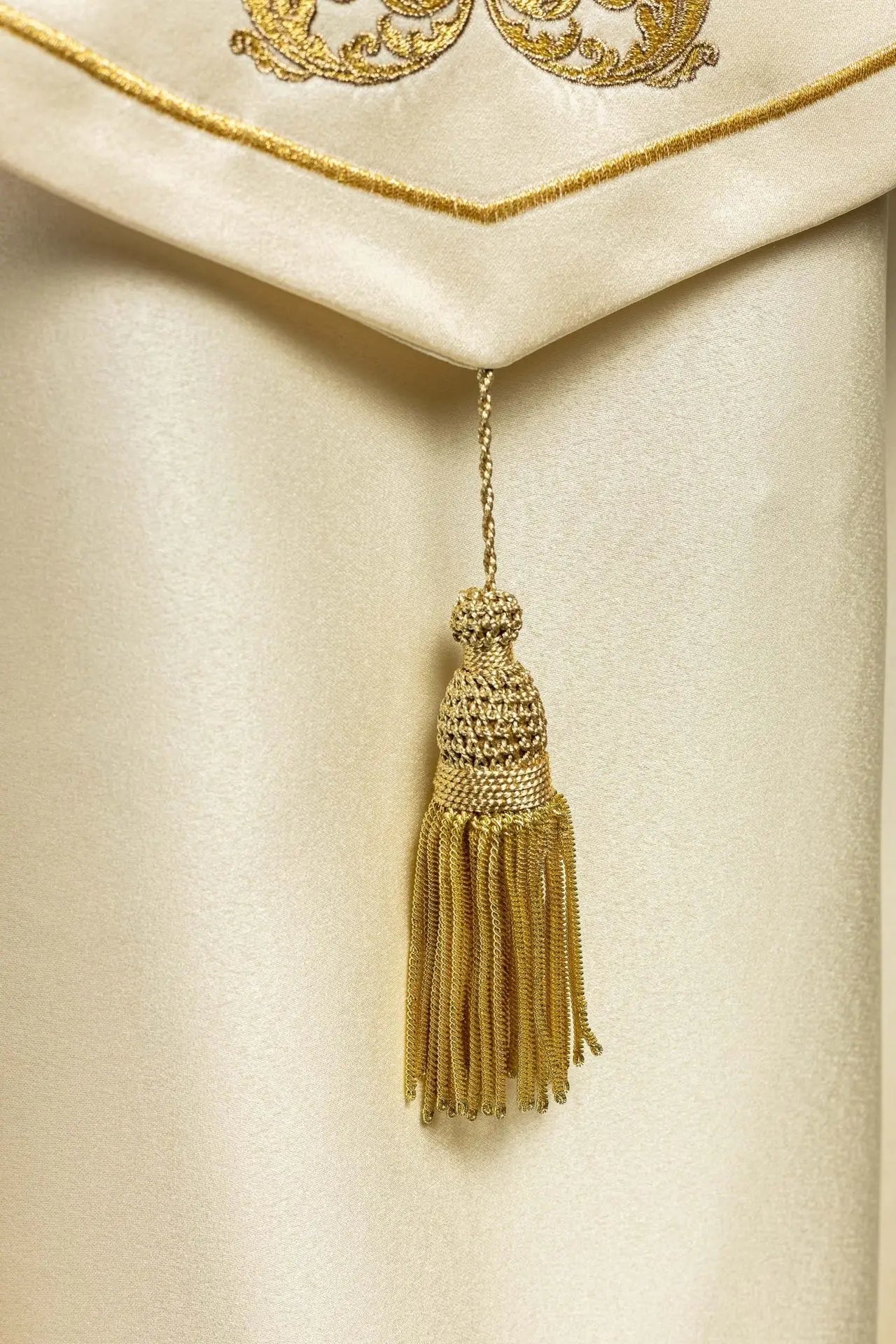 Liturgical chapel embroidered chalice and IHS ecru