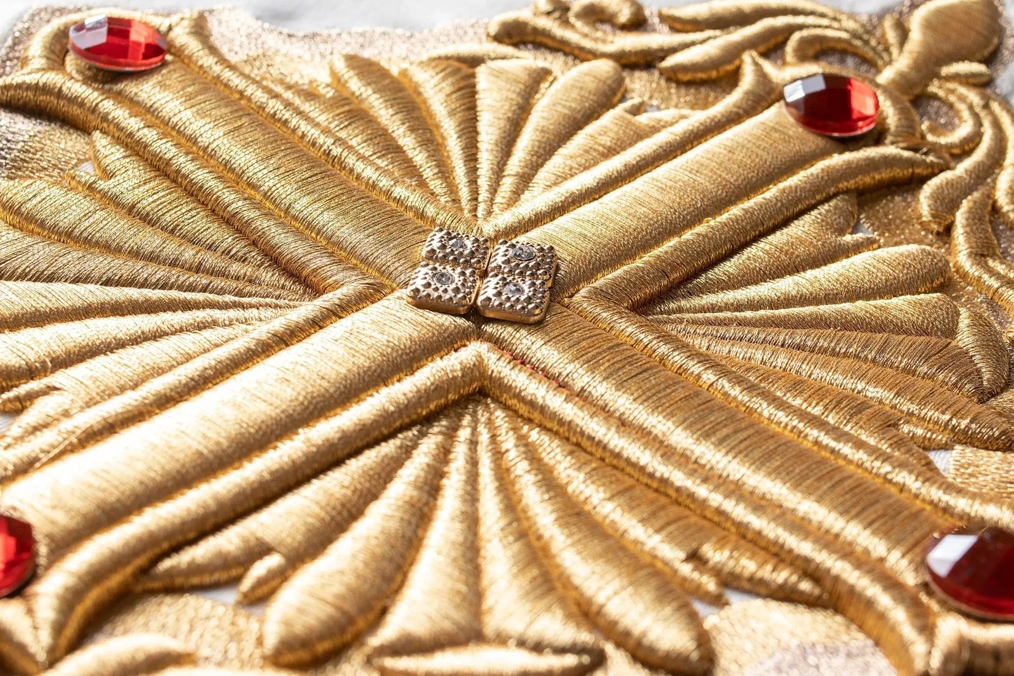 Liturgical cape with richly decorated belt 150 cm