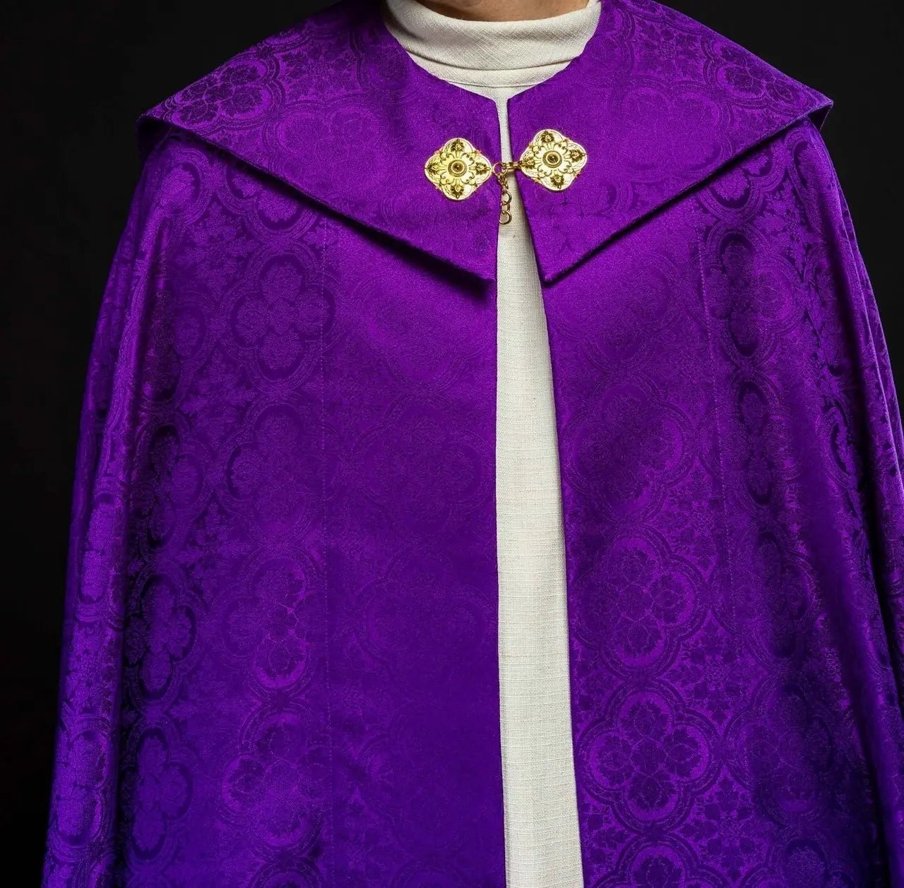 Chape liturgique jacquard violette