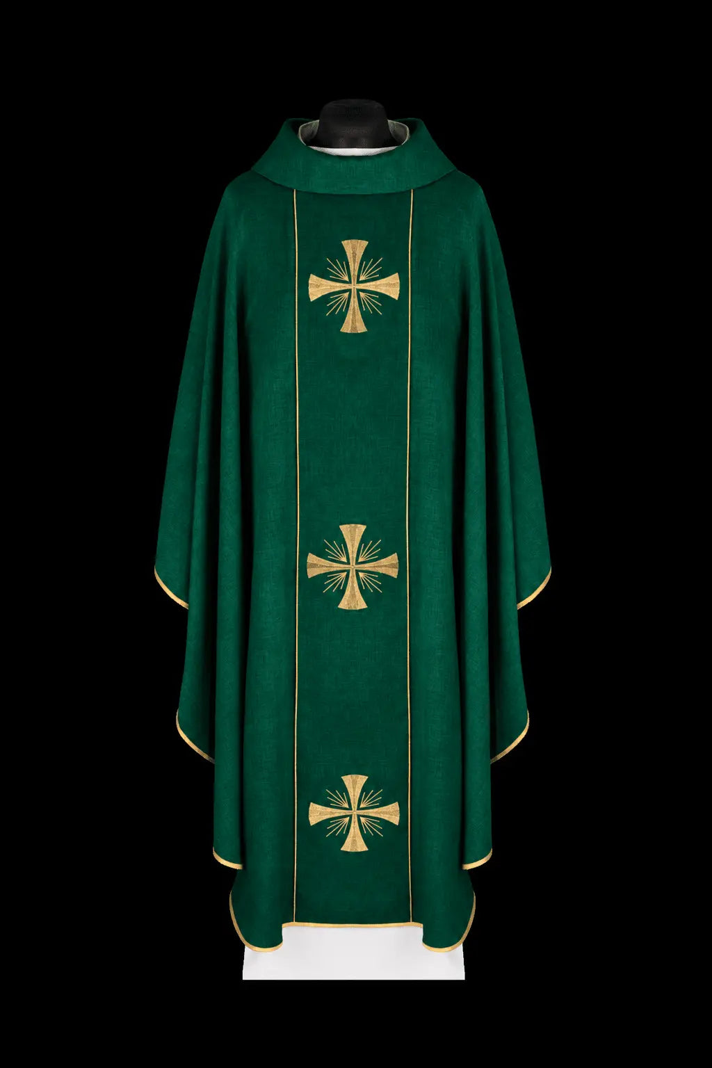 Vert chasuble avec croix brodées et orfroi vert, vue de face