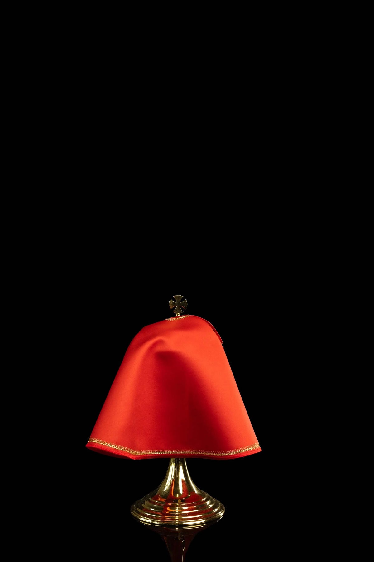 Rouge voile de ciboire, sans motif visible au revers, vue de dos