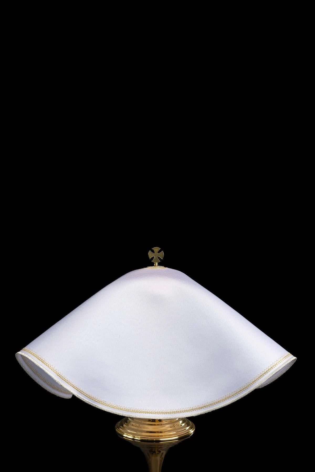 Blanc voile de ciboire avec broderie mariale dorée, vue arrière rapprochée