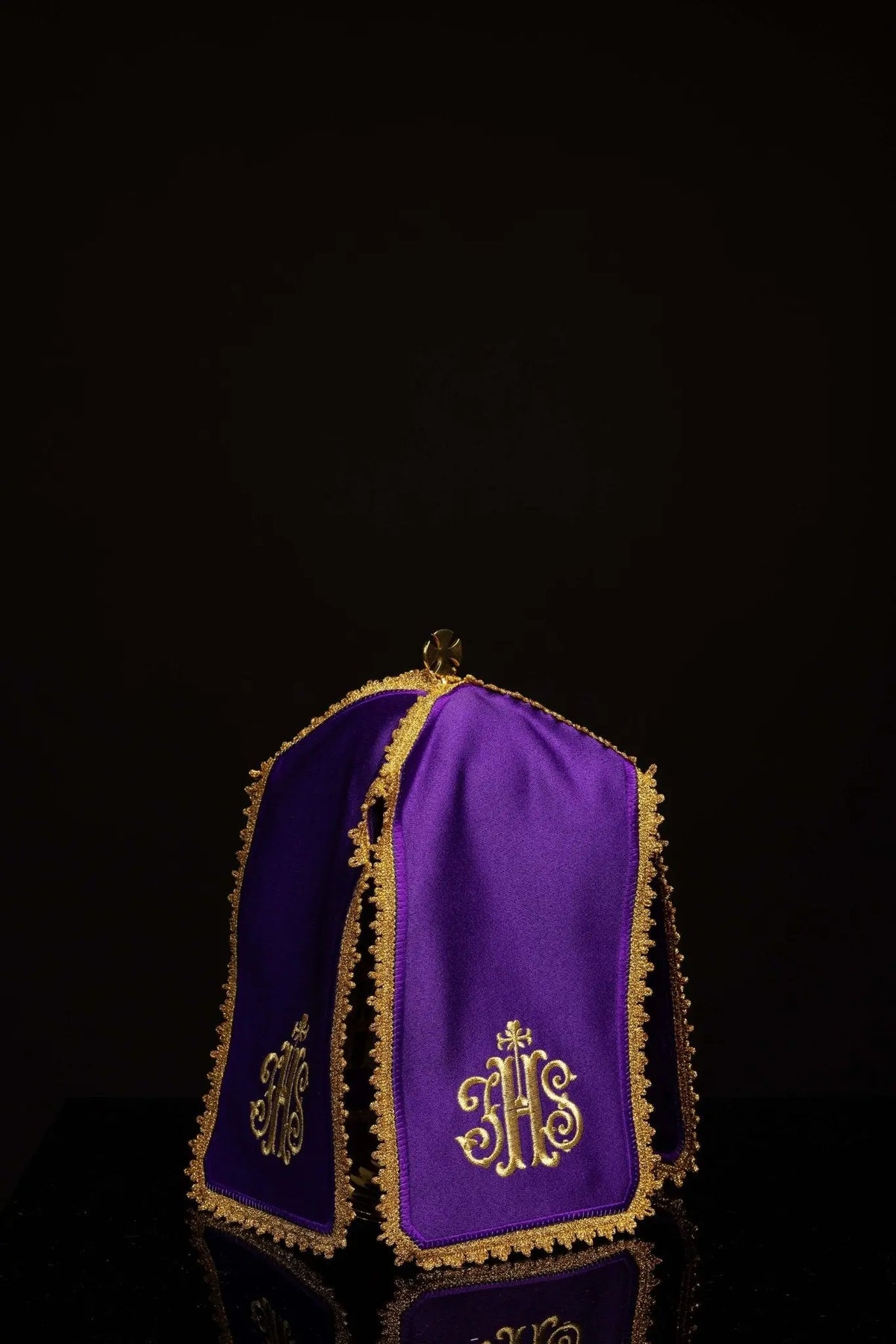 Violet voile de ciboire pour l’Avent et le Carême, avec broderie IHS, vue de face