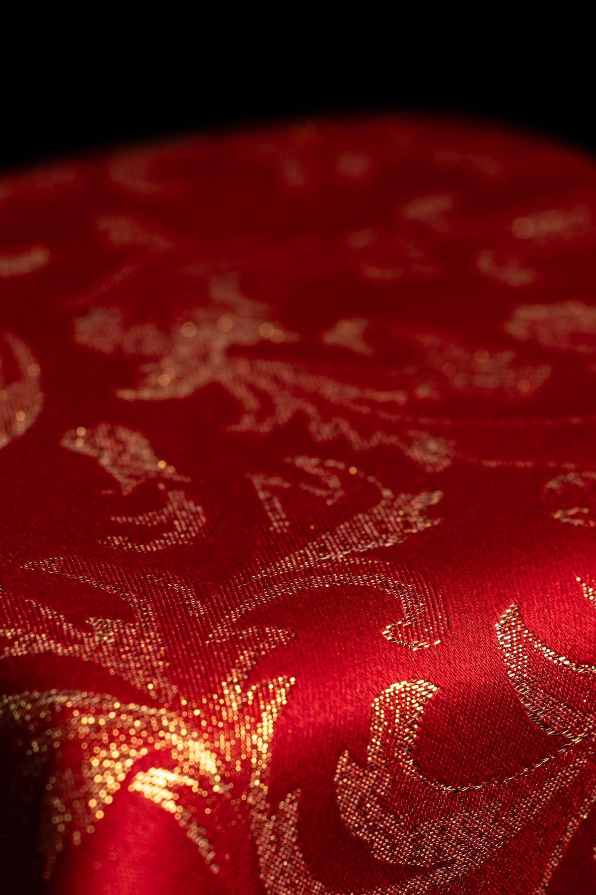 Rouge voile de calice en jacquard, détail du tissu