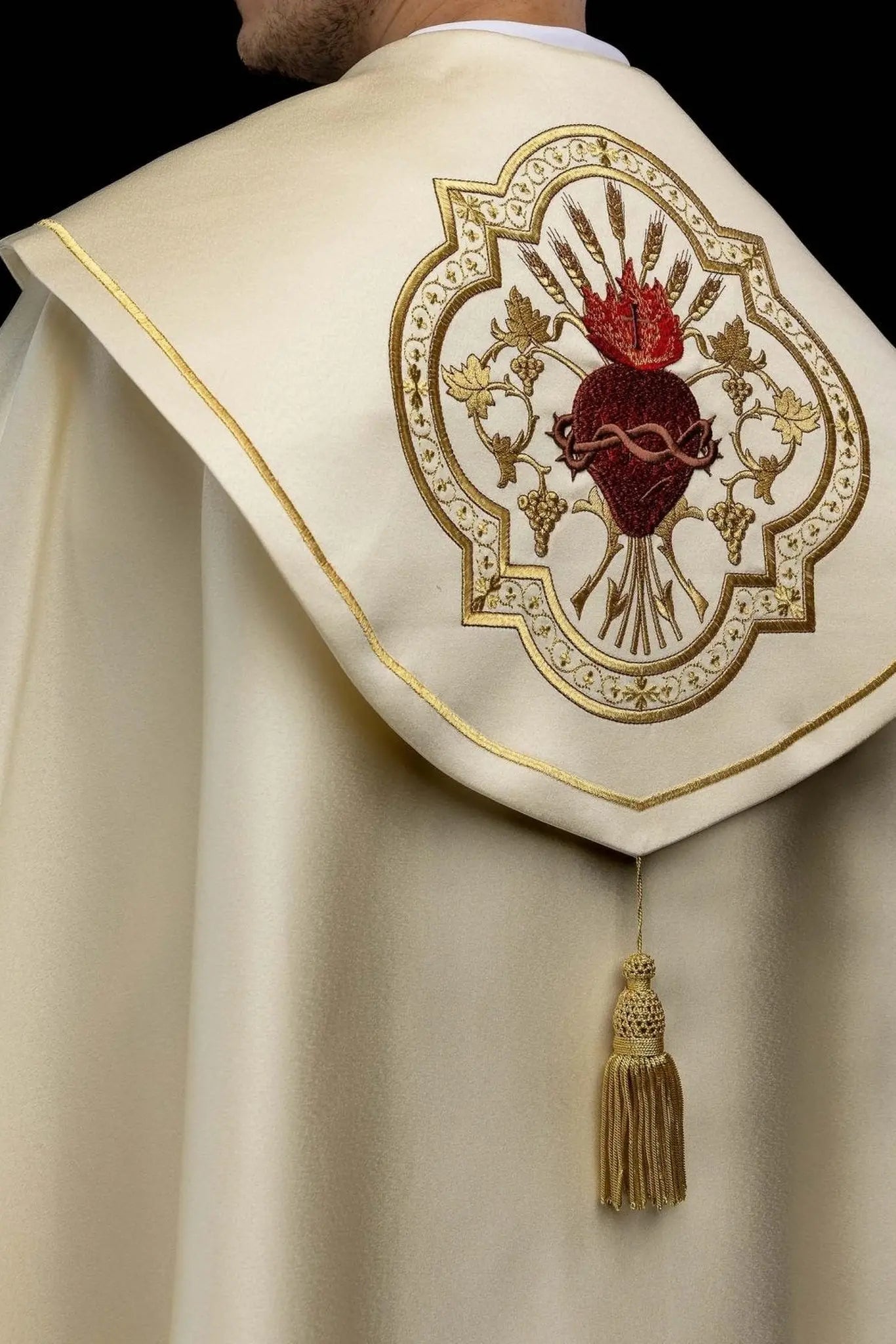 Liturgical Cope with Sacred Heart of Jesus Embroidery - HAFTINA ATELIER