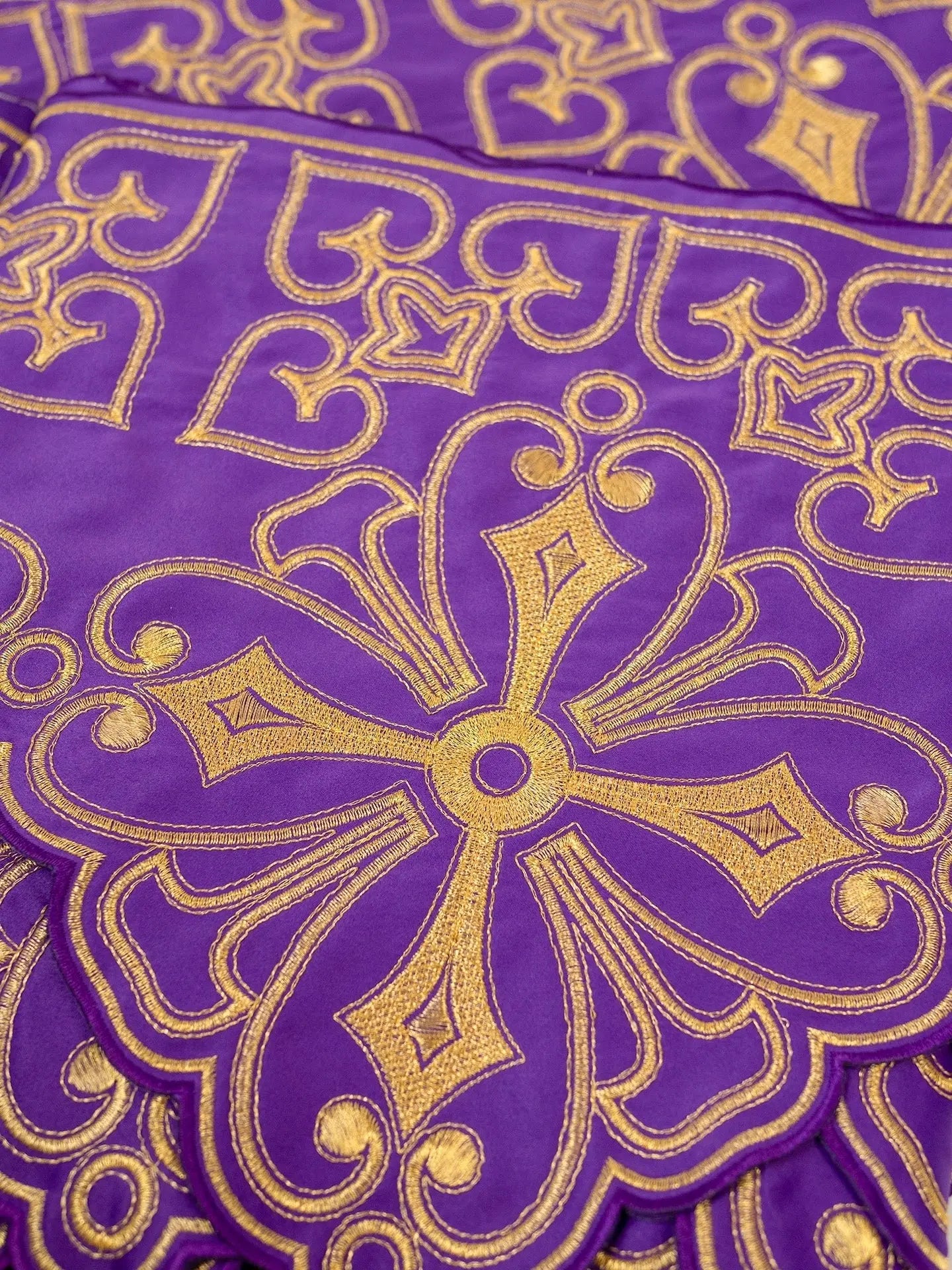 Mètre avec broderie frontale Rosace Violet