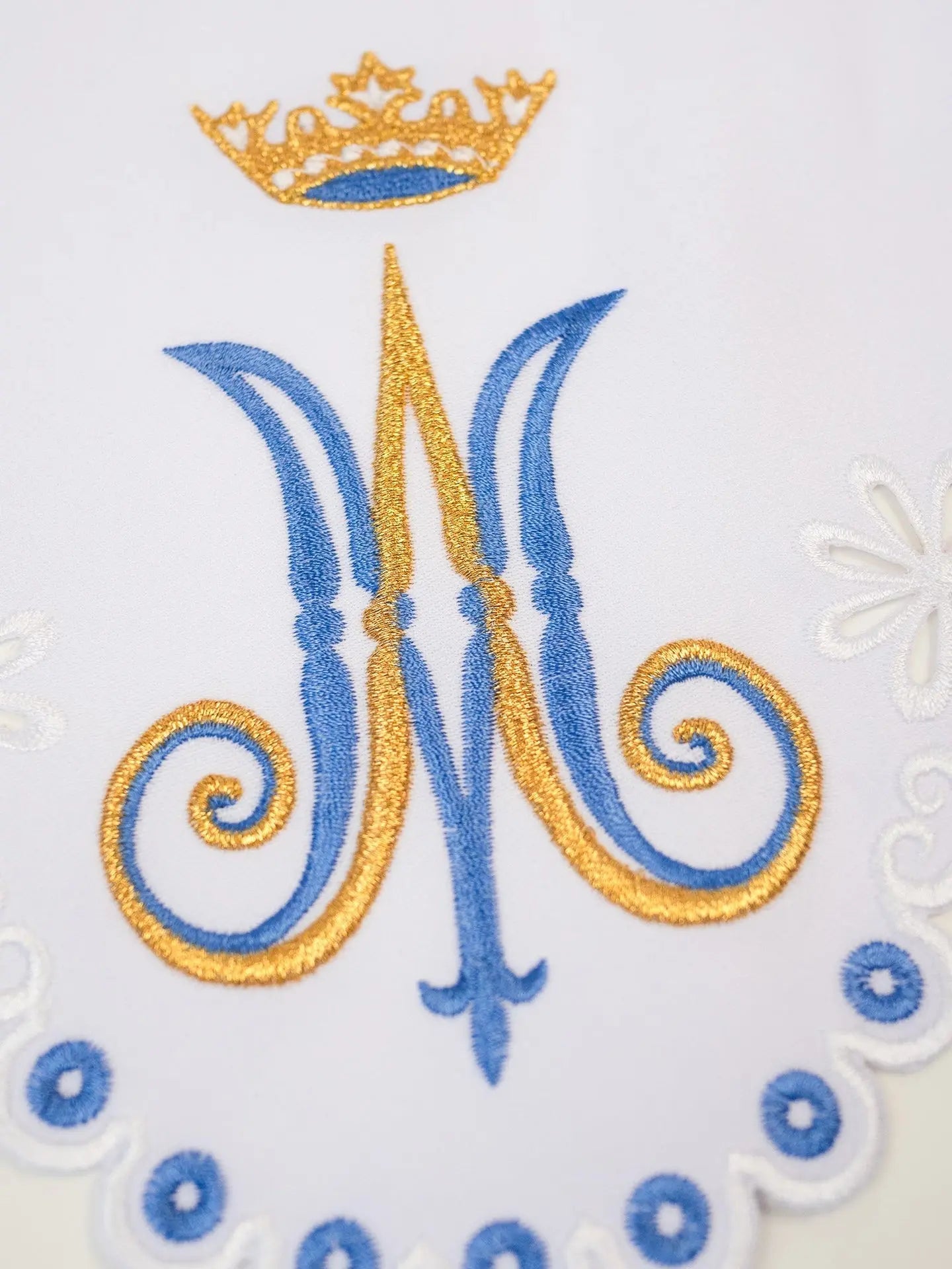 Metre with frontal embroidery with Marian motif